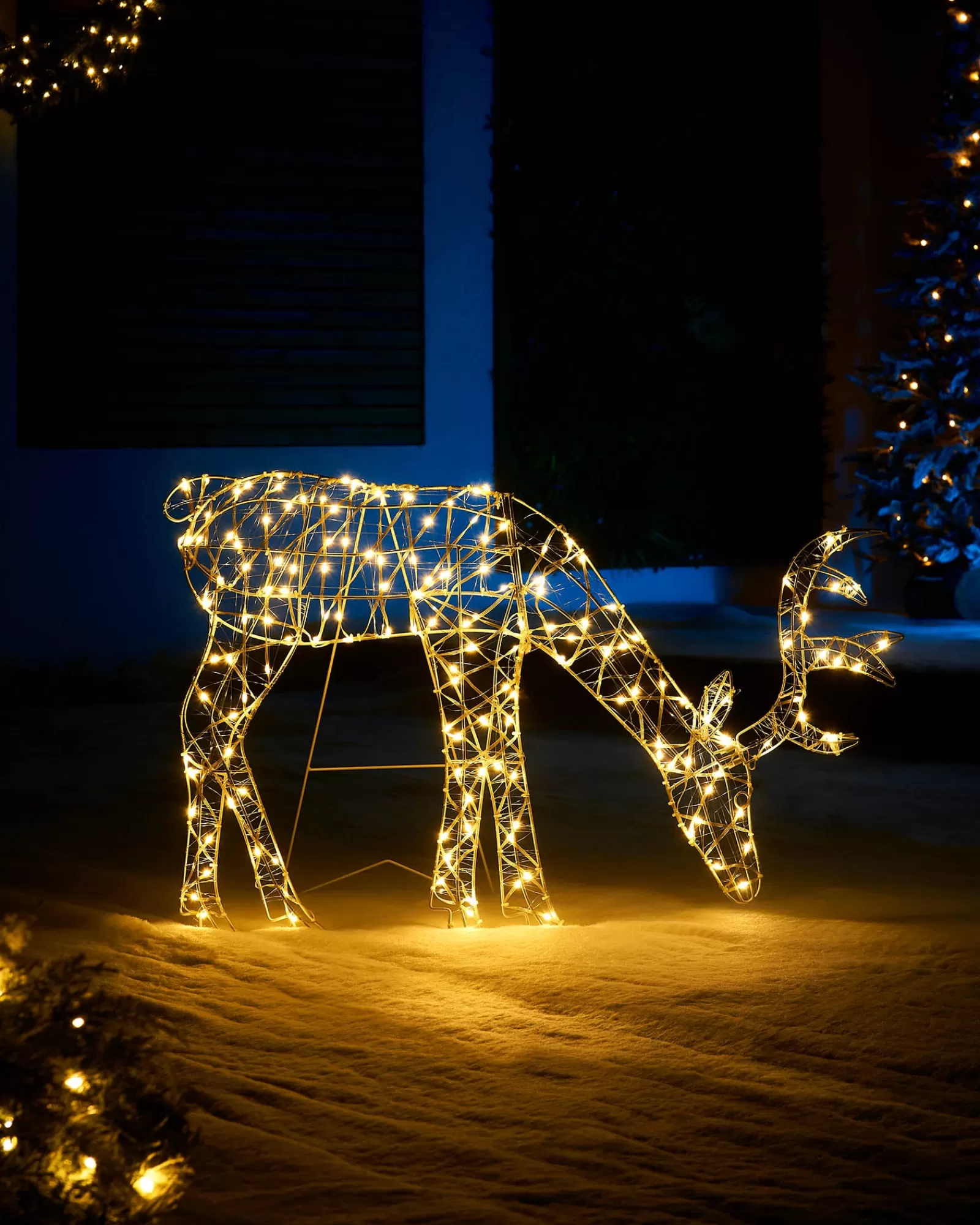 WeRChristmas Outdoor Lighted Reindeer^2D Grazing Reindeer Silhouette, 95 Cm