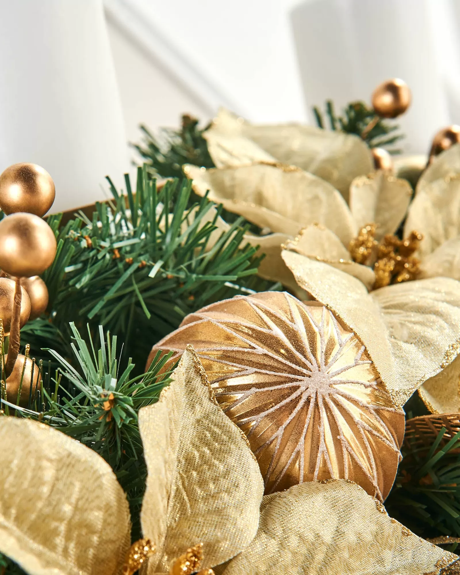WeRChristmas Table Decorations | Candle Holder Garlands^3 Pillar Decorated Garland Candle Holder, Cream/Gold, 76 Cm