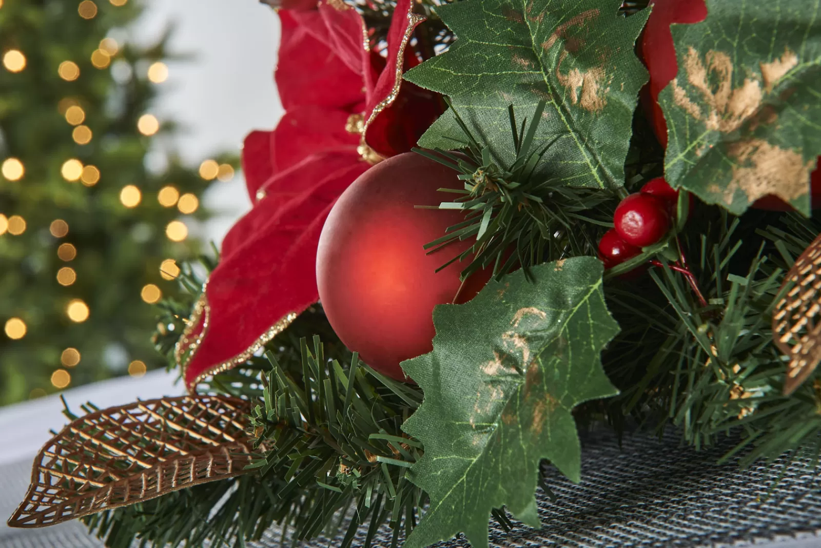 WeRChristmas Table Decorations | Candle Holder Garlands^3 Pillar Decorated Garland Candle Holder, Red, 76 Cm