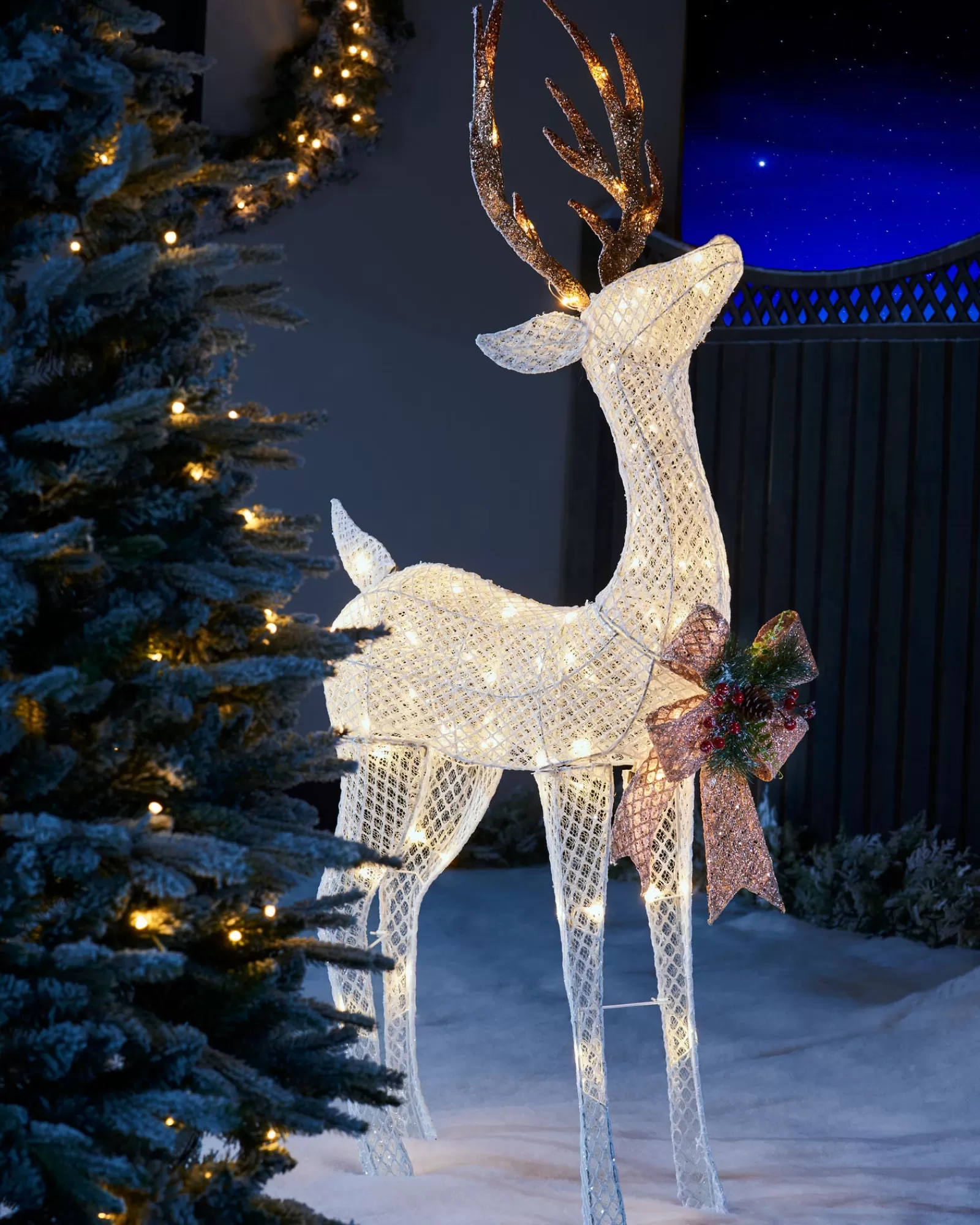 WeRChristmas Outdoor Lighted Reindeer^3D Reindeer Family Silhouette, 151 Cm