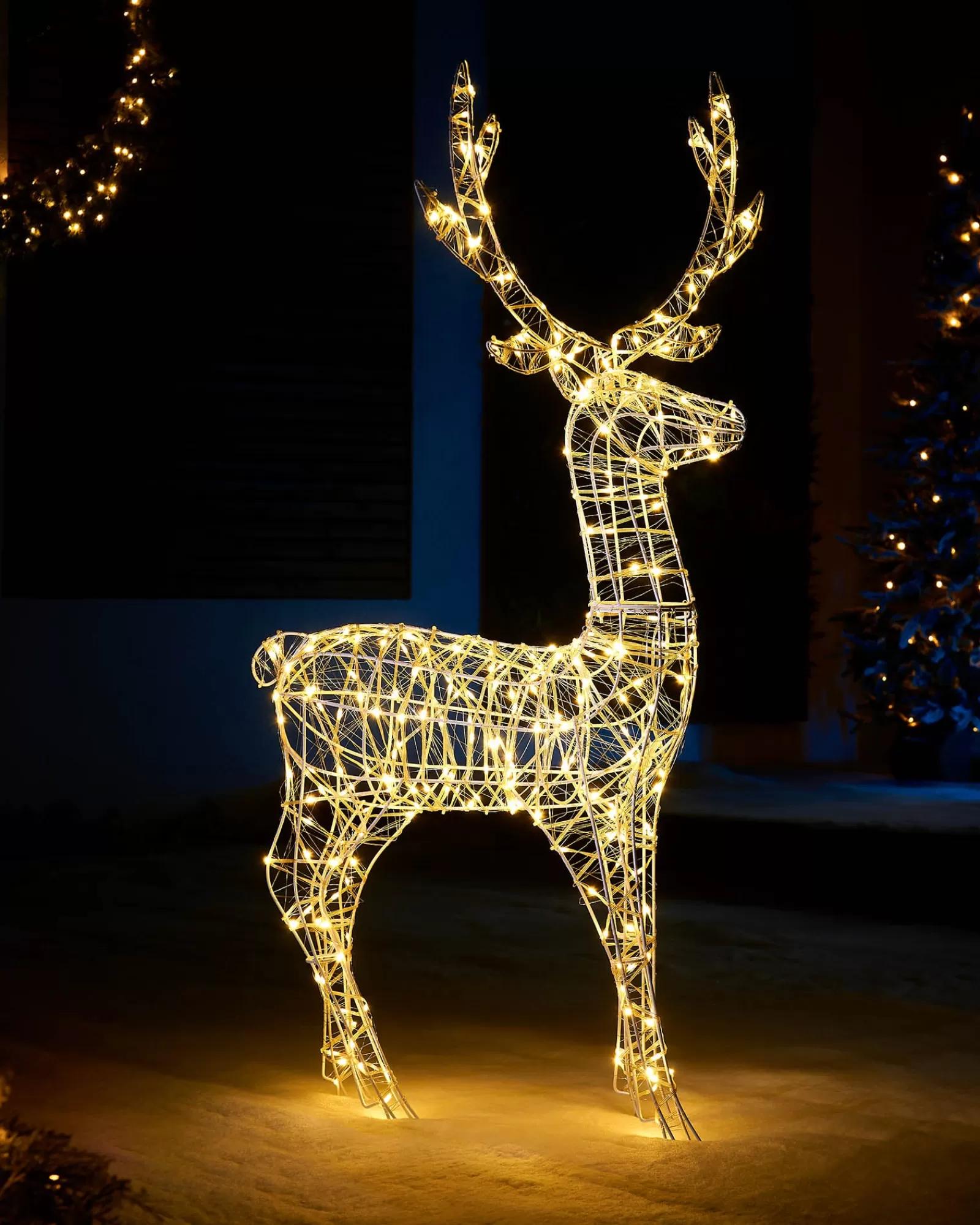 WeRChristmas Outdoor Lighted Reindeer^3D Standing Reindeer Silhouette, 121 Cm