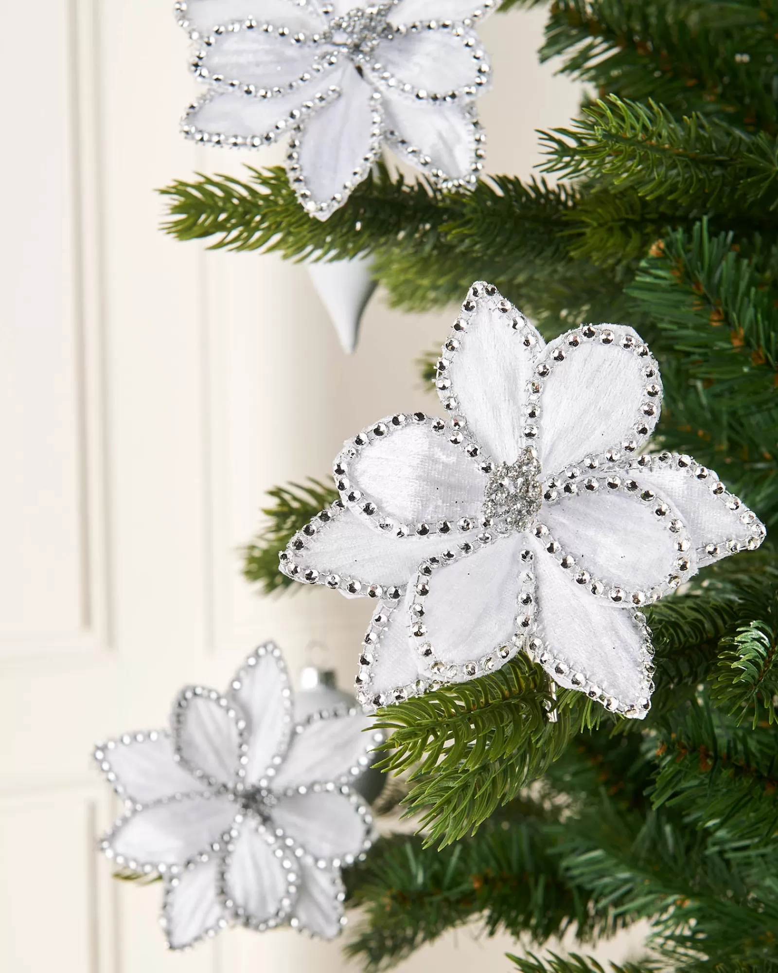 WeRChristmas Flowers & Foliage | Flowers & Foliage^Artificial White Poinsettia Flower With Clip, 3 Pack, 12 Cm