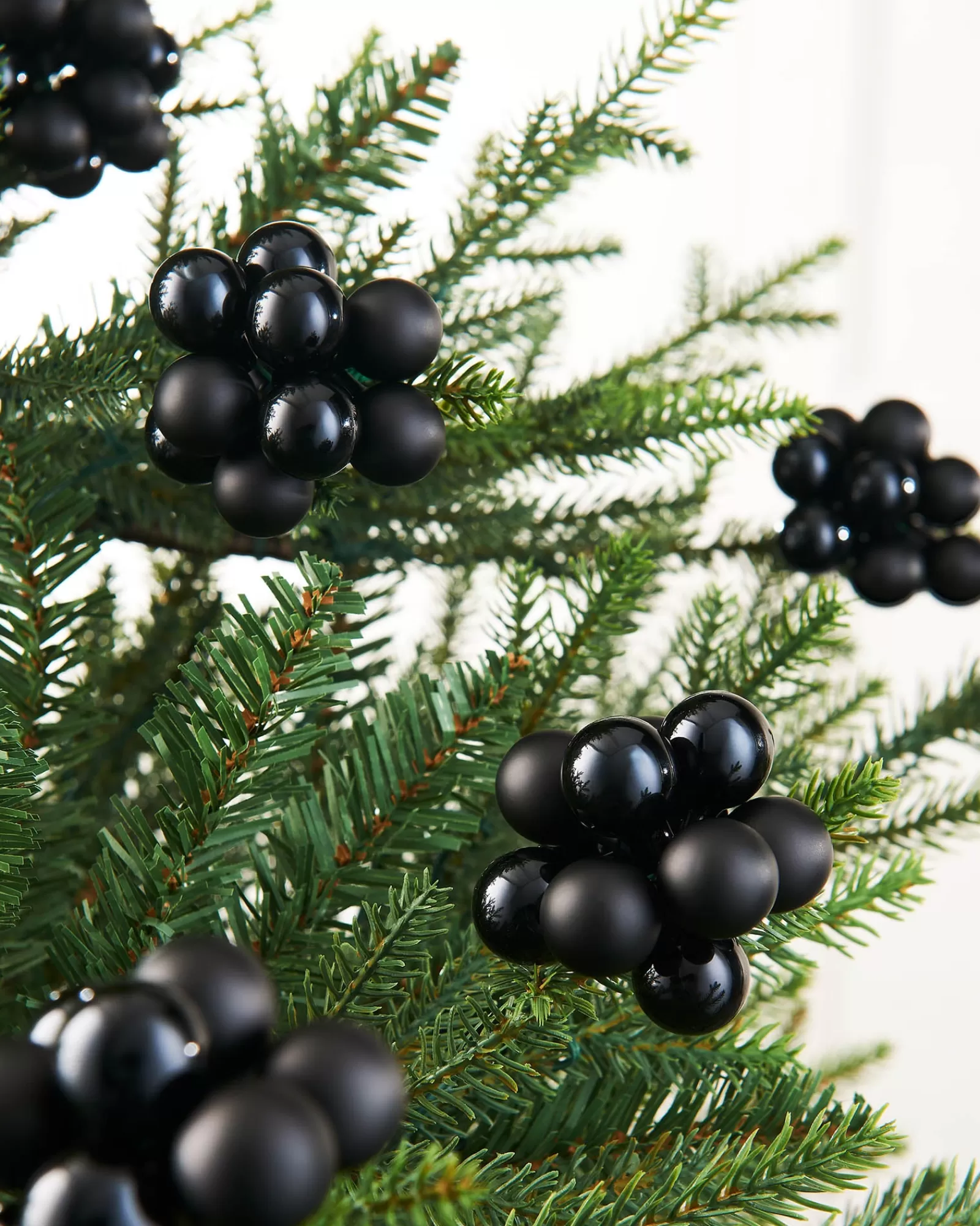 WeRChristmas Glass Baubles^Black Glass Berry Cluster Baubles, 10 Pack