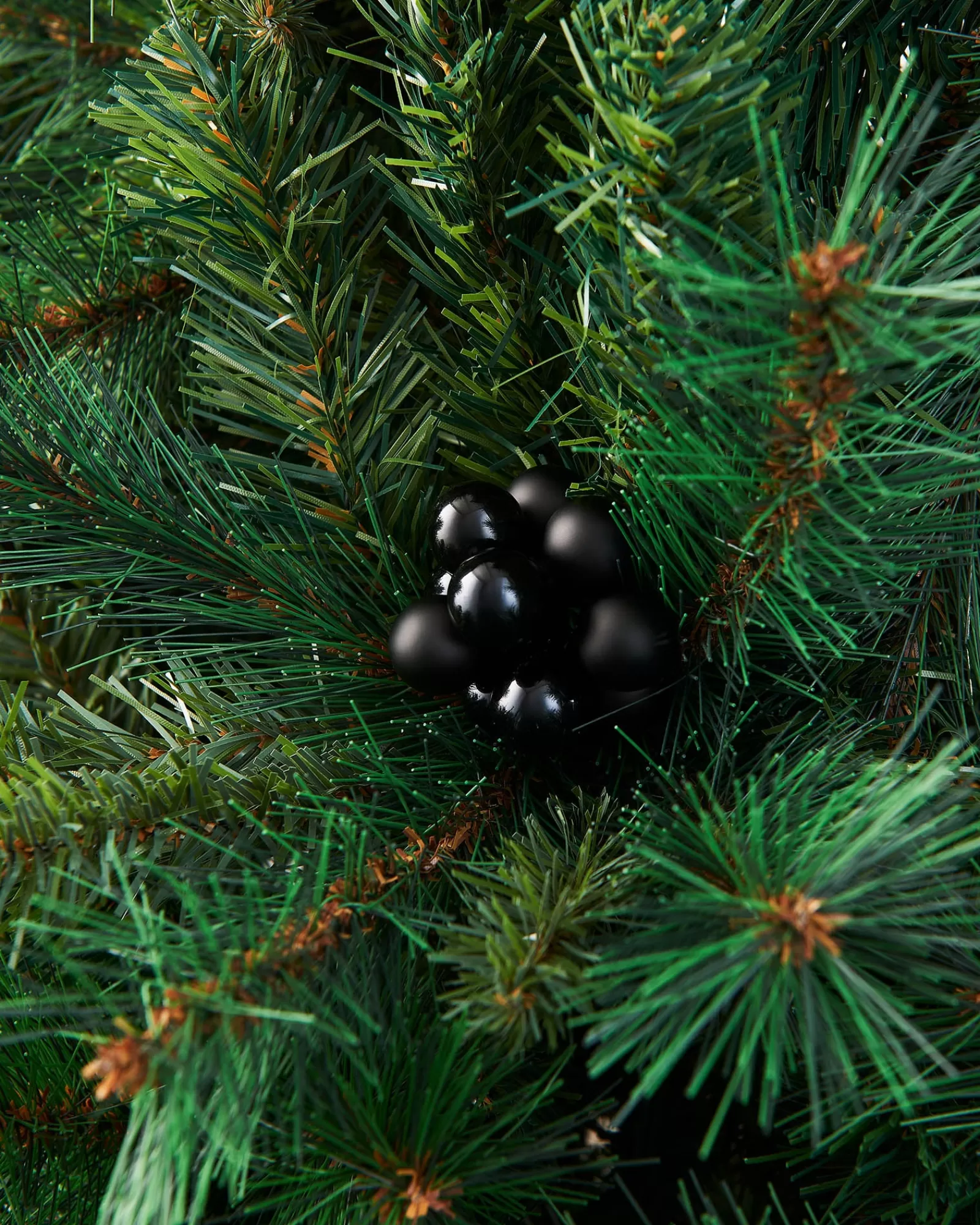 WeRChristmas Glass Baubles^Black Glass Berry Cluster Baubles, 10 Pack