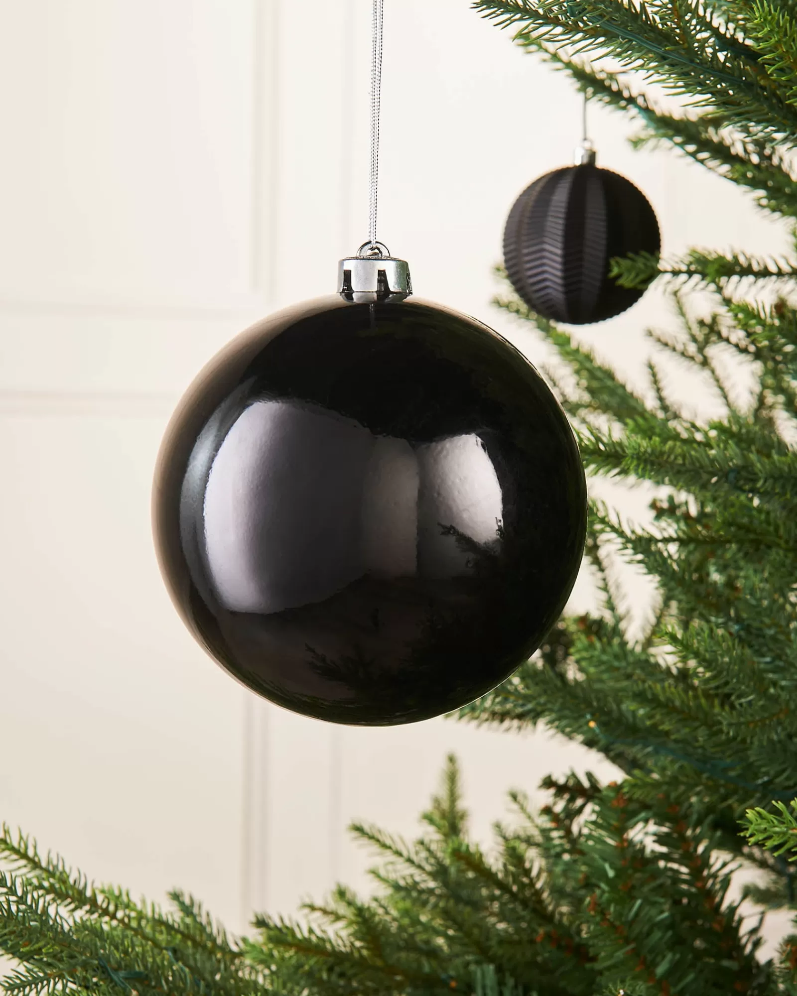 WeRChristmas Oversized Baubles | Shatterproof Baubles^Black Large Gloss Shatterproof Bauble, 15 Cm