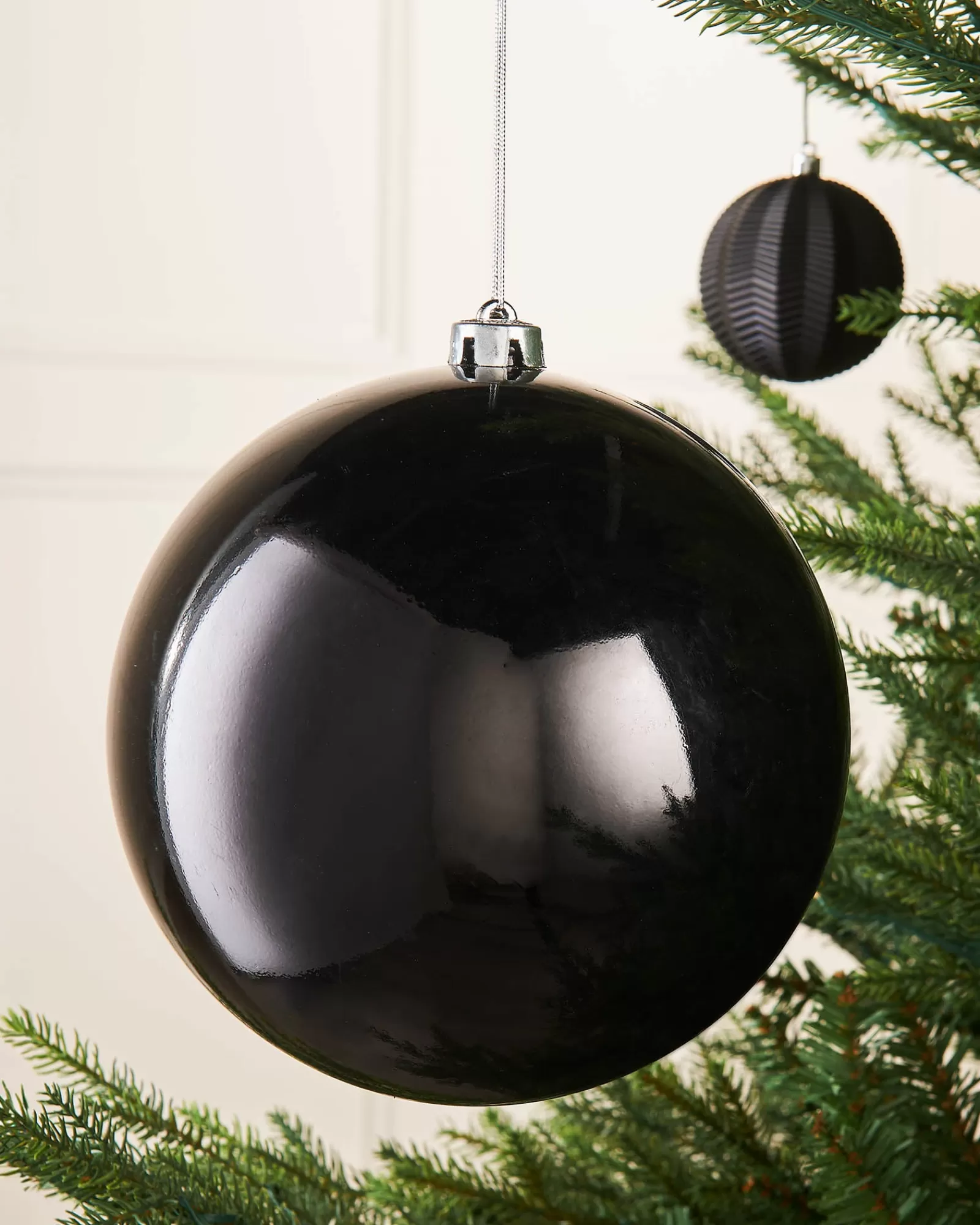 WeRChristmas Oversized Baubles | Shatterproof Baubles^Black Large Gloss Shatterproof Bauble, 20 Cm