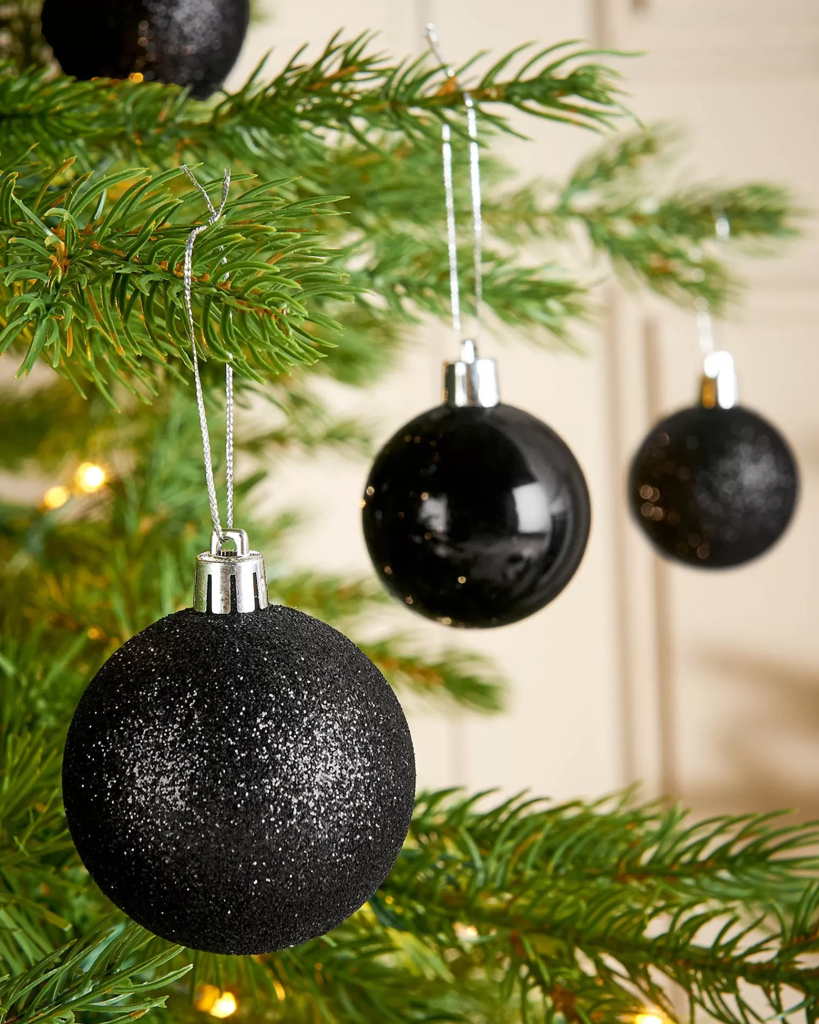 WeRChristmas Shatterproof Baubles^Black Shatterproof Bauble, 50 Pack