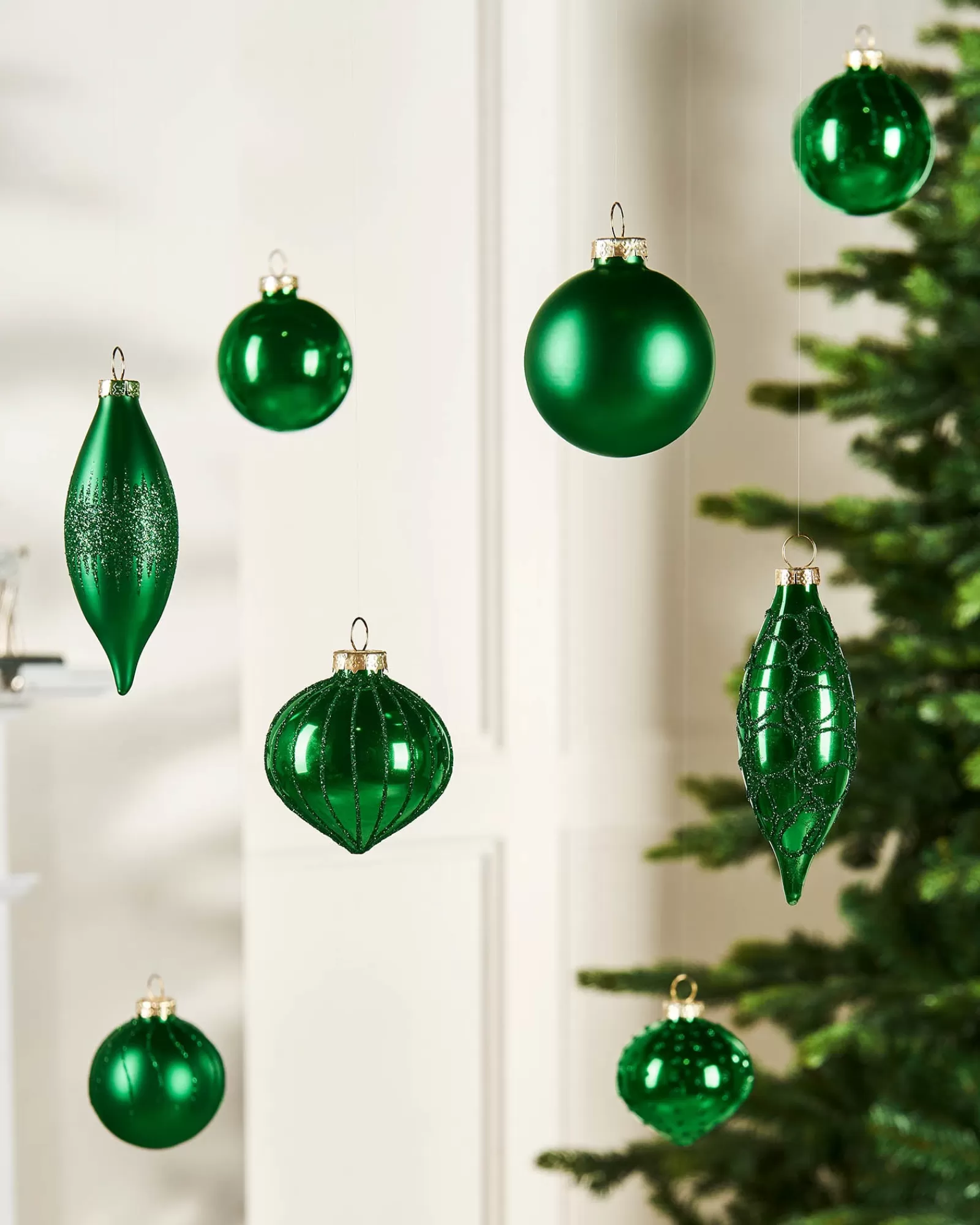 WeRChristmas Glass Baubles^Christmas Green Glass Baubles, 20 Pack