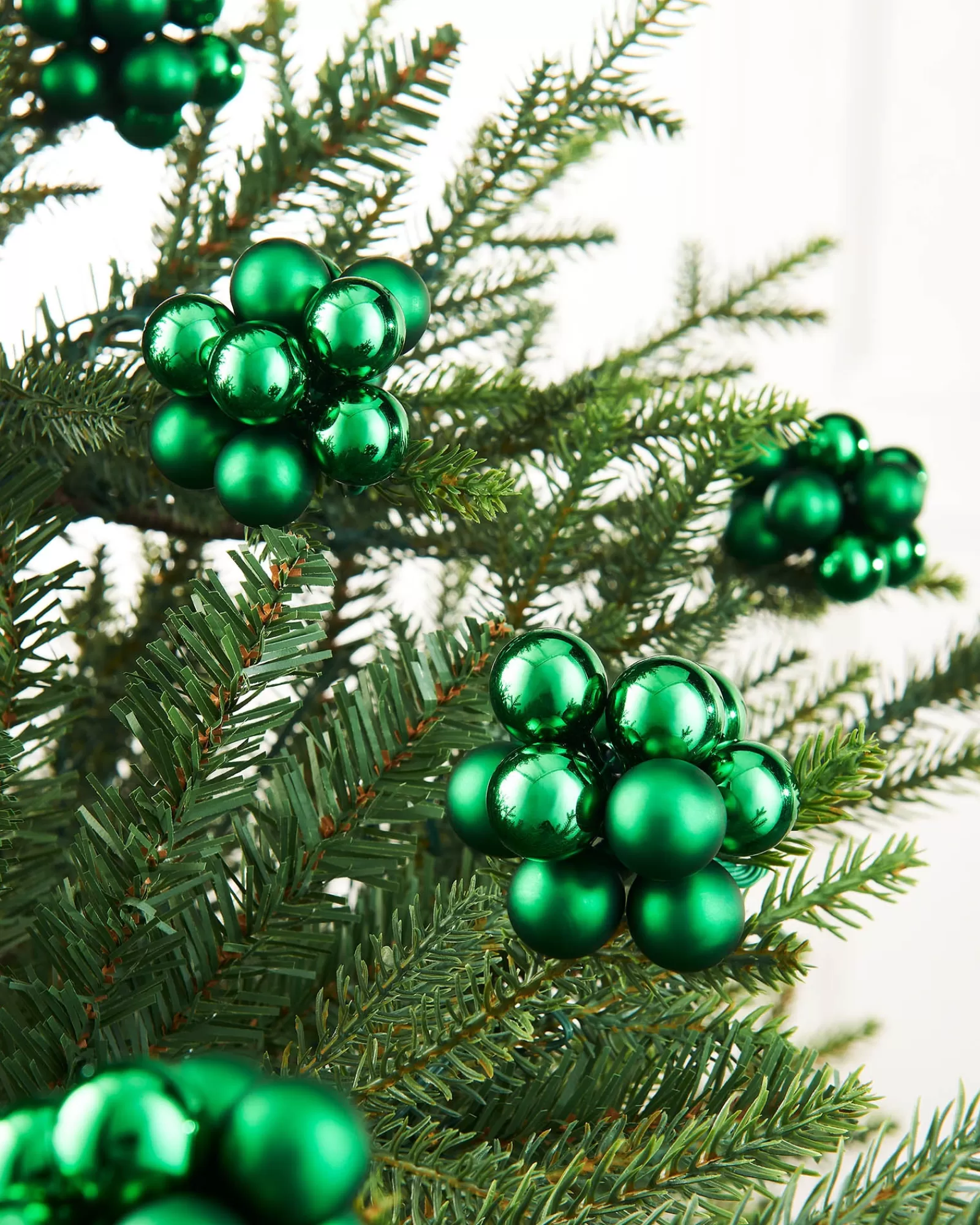 WeRChristmas Glass Baubles^Christmas Green Glass Berry Cluster Baubles, 10 Pack