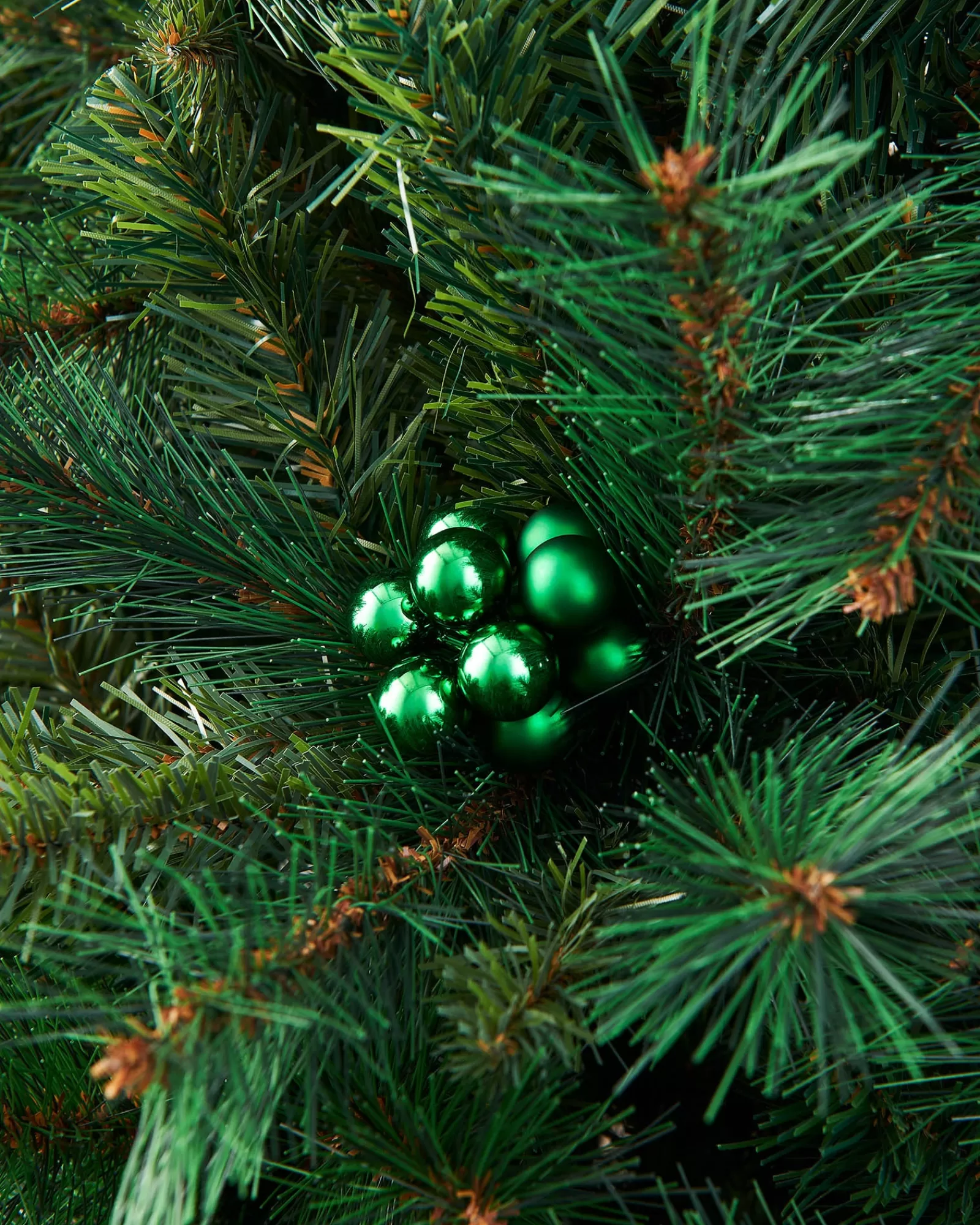 WeRChristmas Glass Baubles^Christmas Green Glass Berry Cluster Baubles, 10 Pack