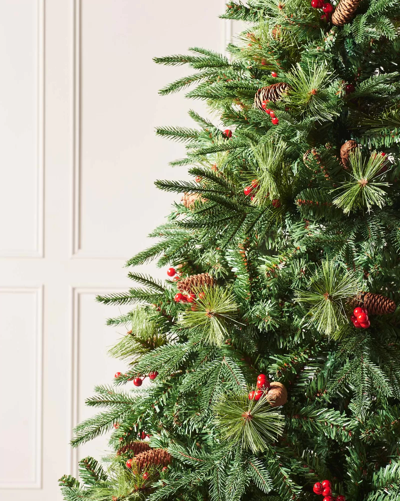 WeRChristmas Premium Christmas Trees | Unlit Christmas Trees^Decorated Mixed Tip Berries & Pinecones Christmas Tree, 7 Ft