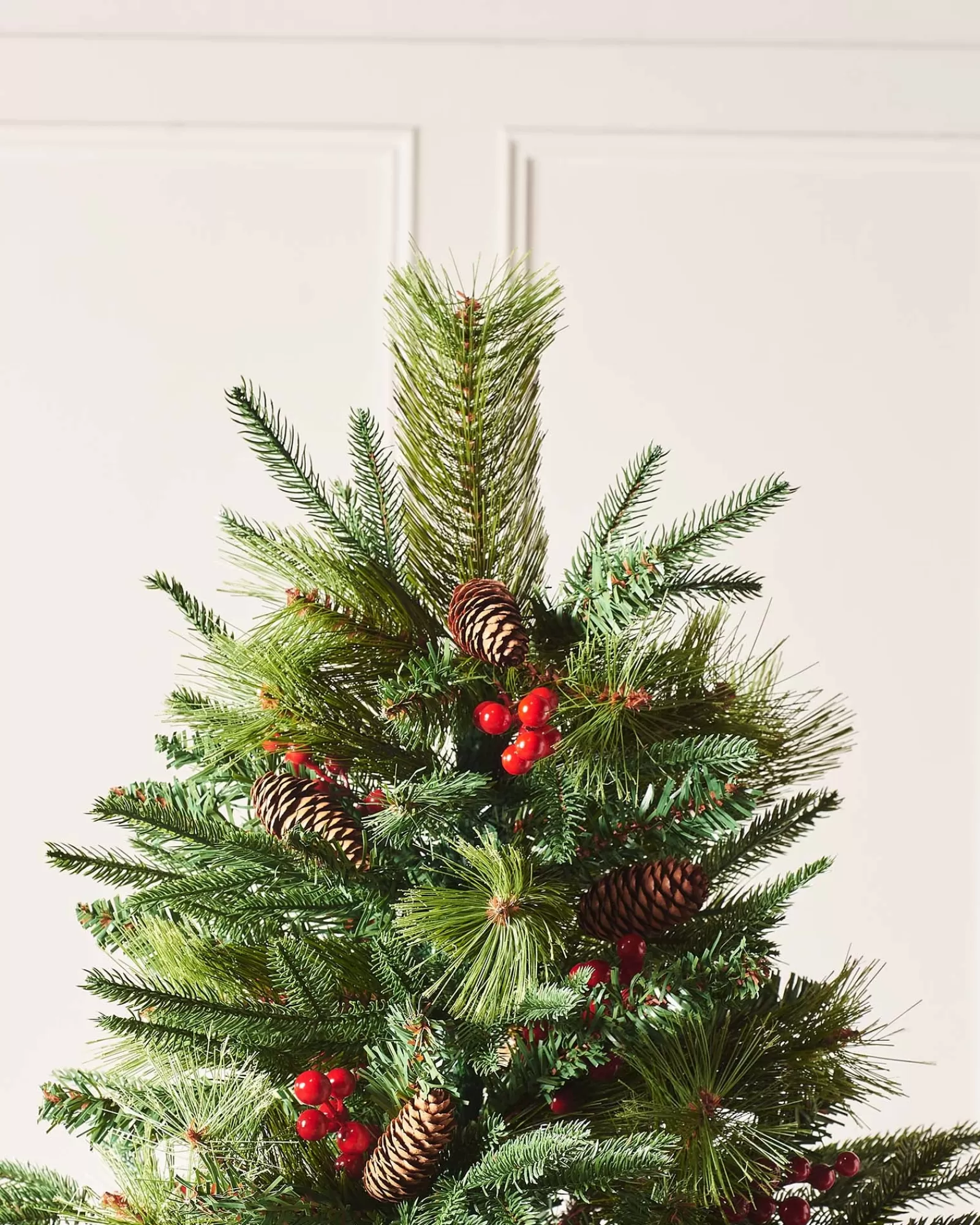WeRChristmas Premium Christmas Trees | Unlit Christmas Trees^Decorated Mixed Tip Berries & Pinecones Christmas Tree, 7 Ft