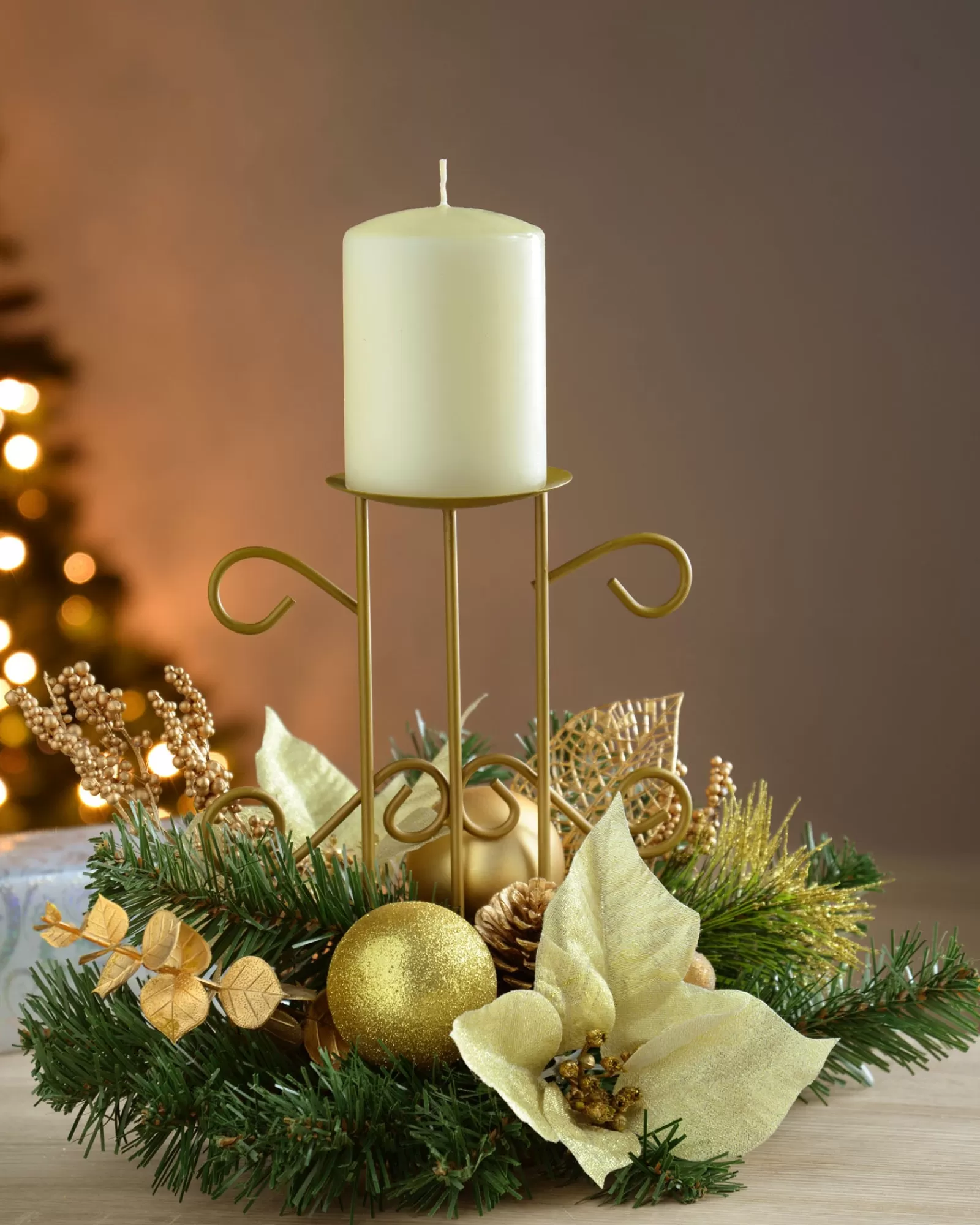 WeRChristmas Table Decorations | Candle Holder Garlands^Decorated Table Centre Piece Candle Holder - Cream/ Gold, Single Pillar