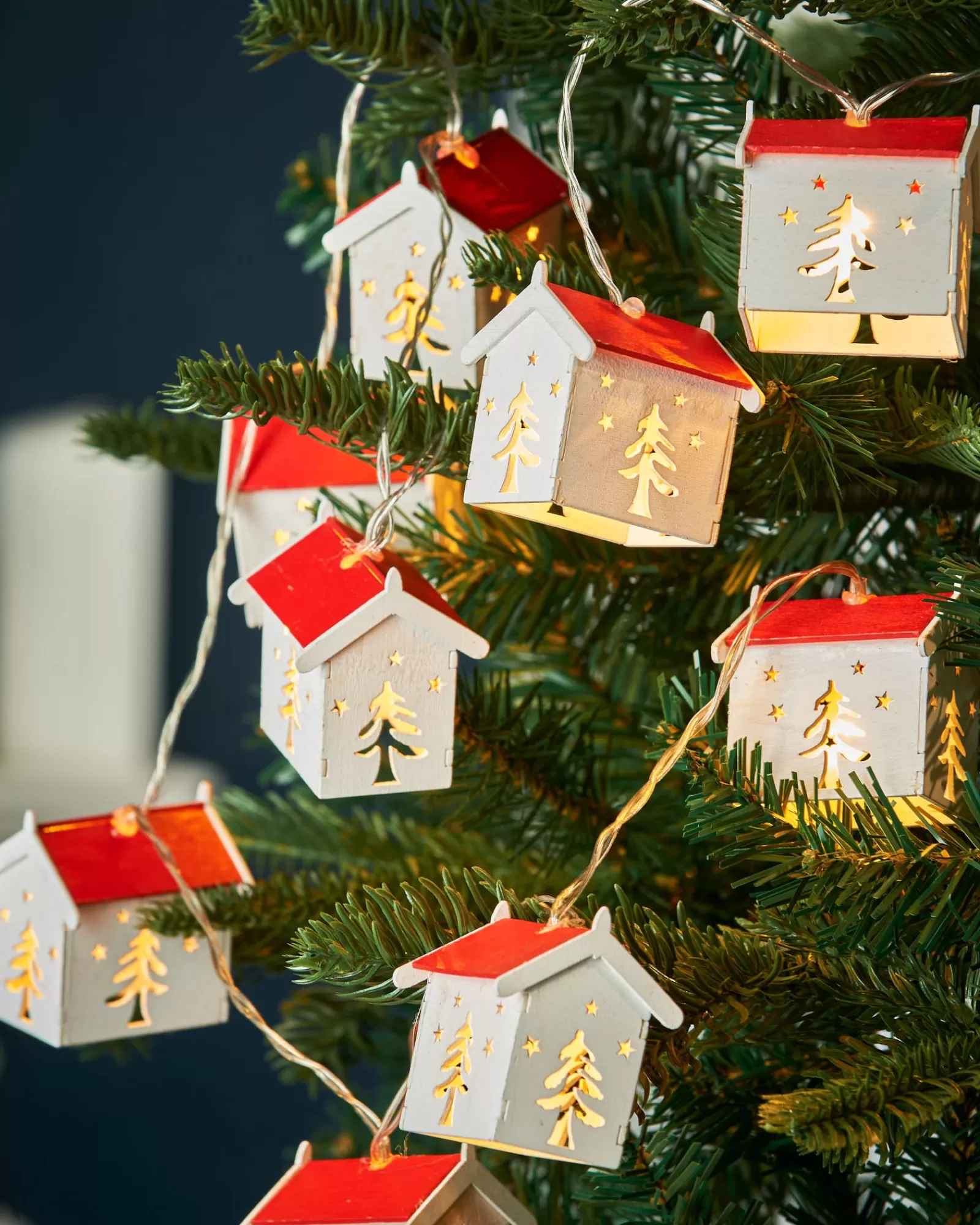 WeRChristmas Fairy Lights^Decorative Wooden House LED Lights String, 1.8 M