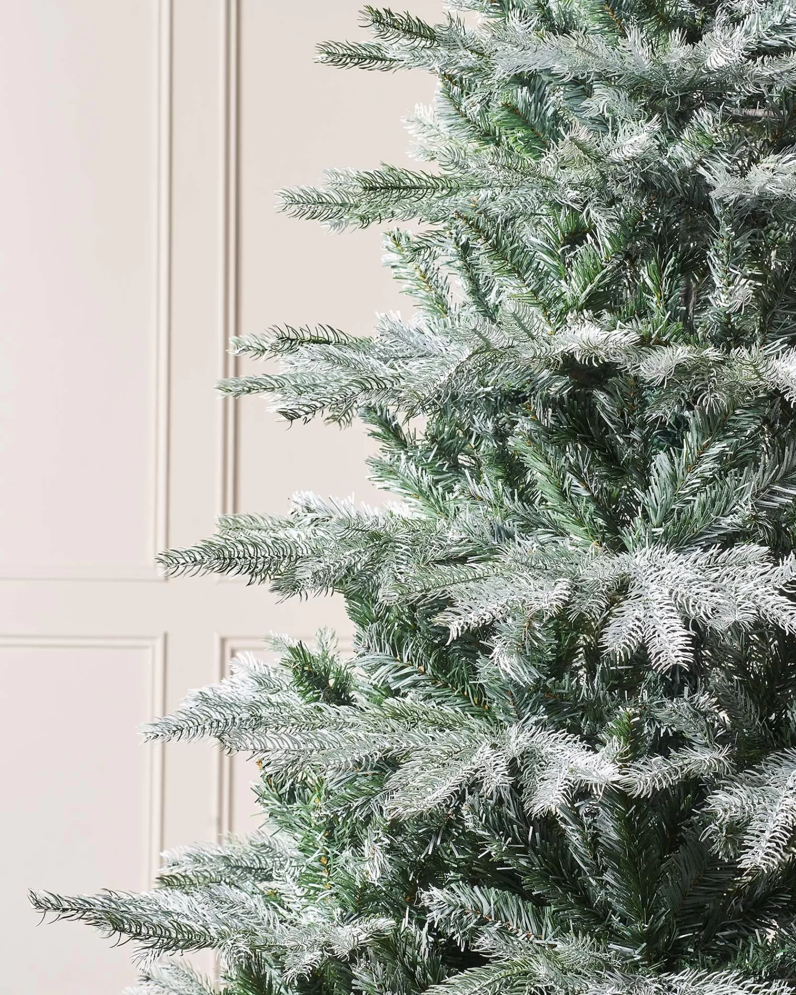 WeRChristmas Budget Christmas Trees | Snow Flocked Christmas Trees^Frosted Siberian Mixed Pine Christmas Tree, 6 Ft