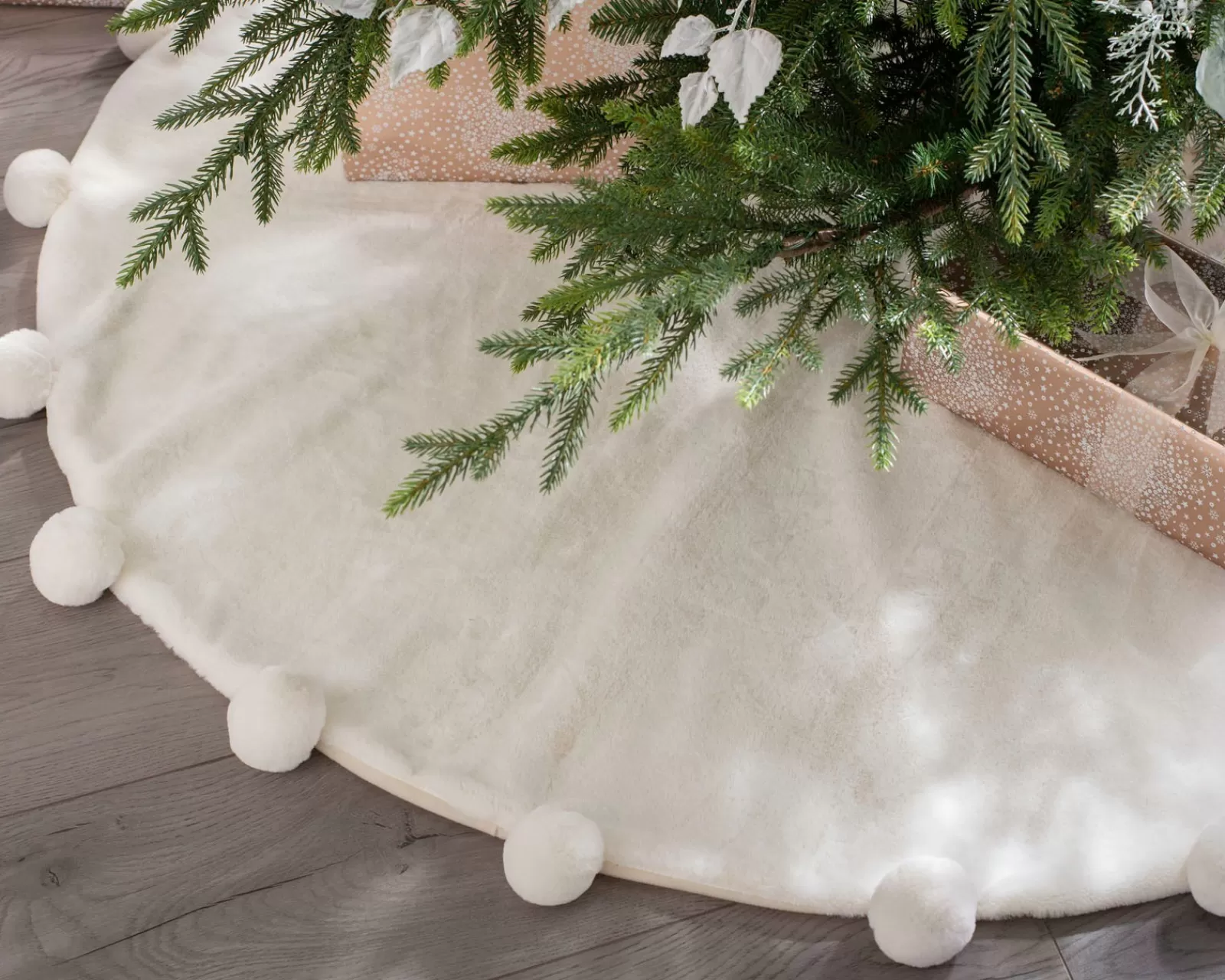 WeRChristmas Skirts & Collars^Fur Pom Pom Tree Skirt, Cream, 120 Cm