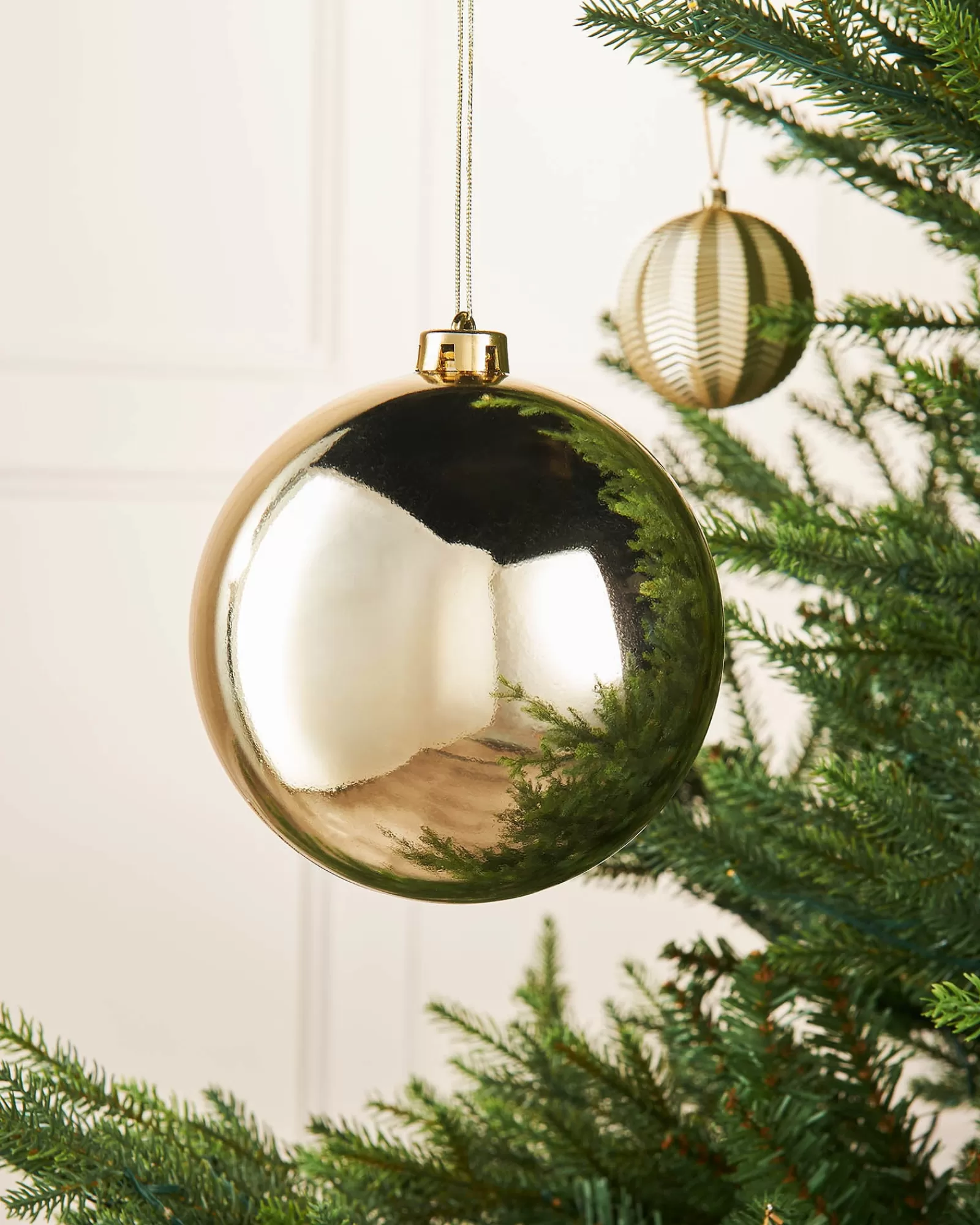 WeRChristmas Oversized Baubles | Shatterproof Baubles^Gold Large Gloss Shatterproof Bauble, 15 Cm