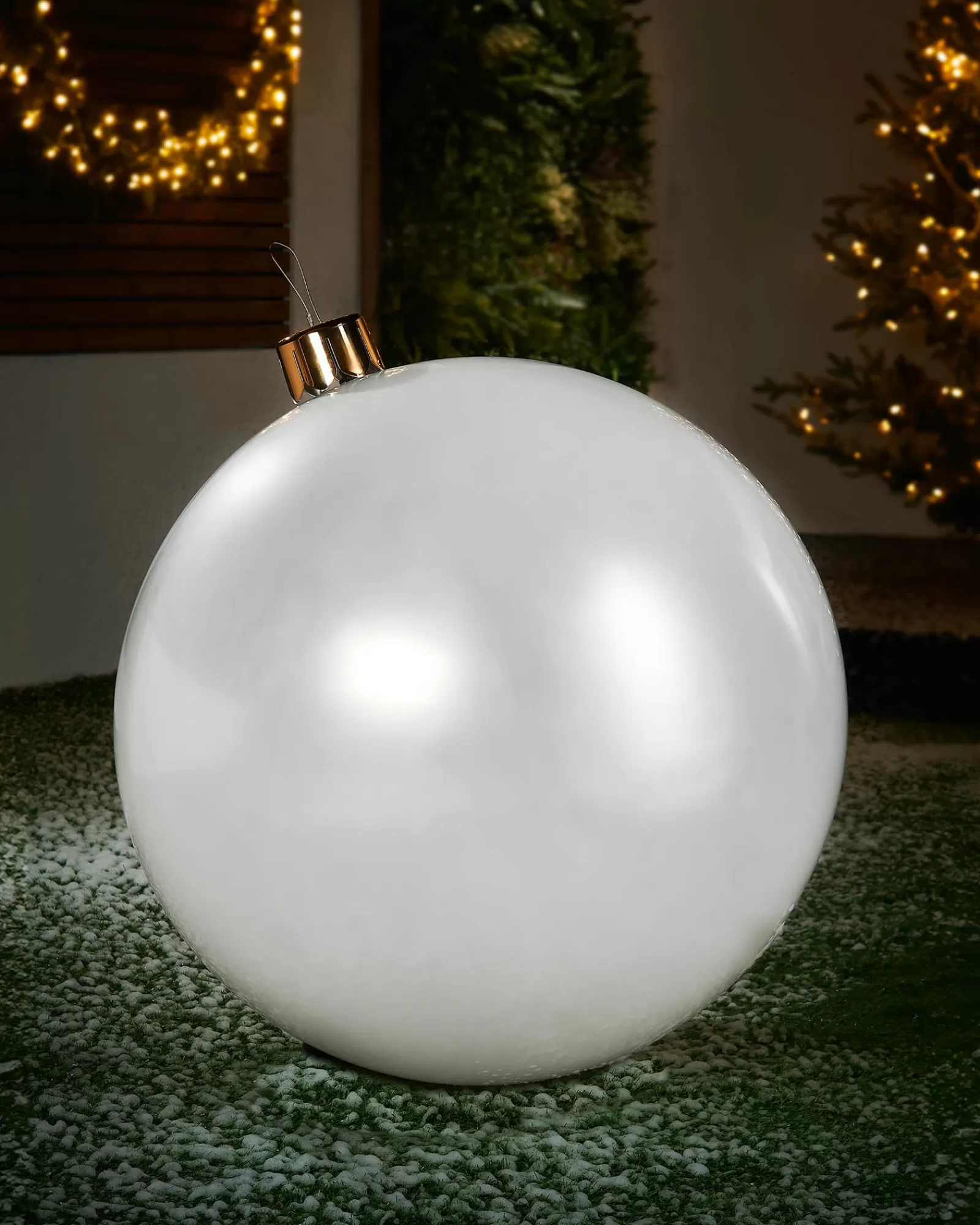 WeRChristmas Inflatables | Outdoor Inflatable Baubles^Inflatable Christmas Bauble, White, 66 Cm