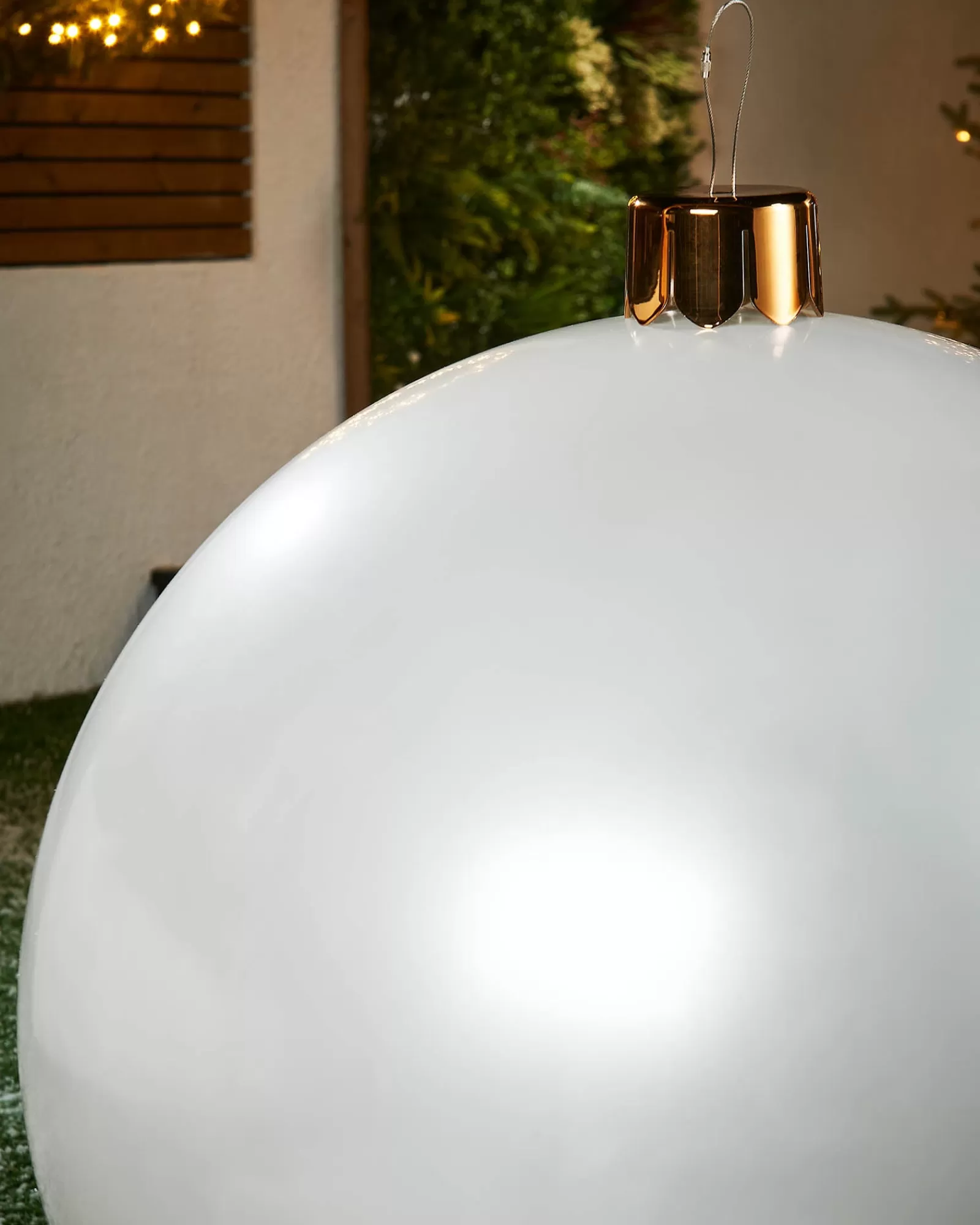 WeRChristmas Inflatables | Outdoor Inflatable Baubles^Inflatable Christmas Bauble, White, 66 Cm