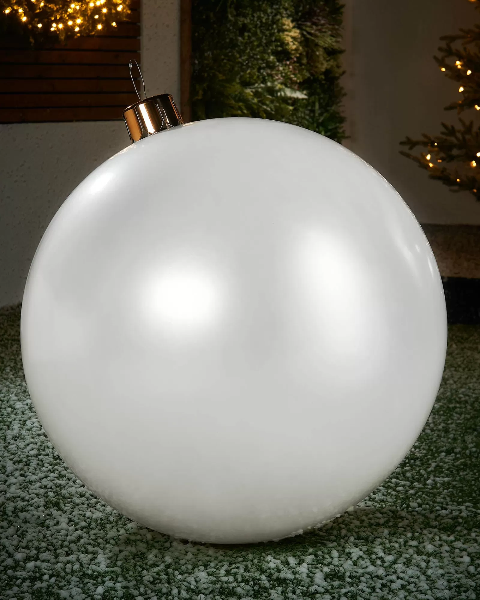 WeRChristmas Inflatables | Outdoor Inflatable Baubles^Inflatable Christmas Bauble, White, 76 Cm