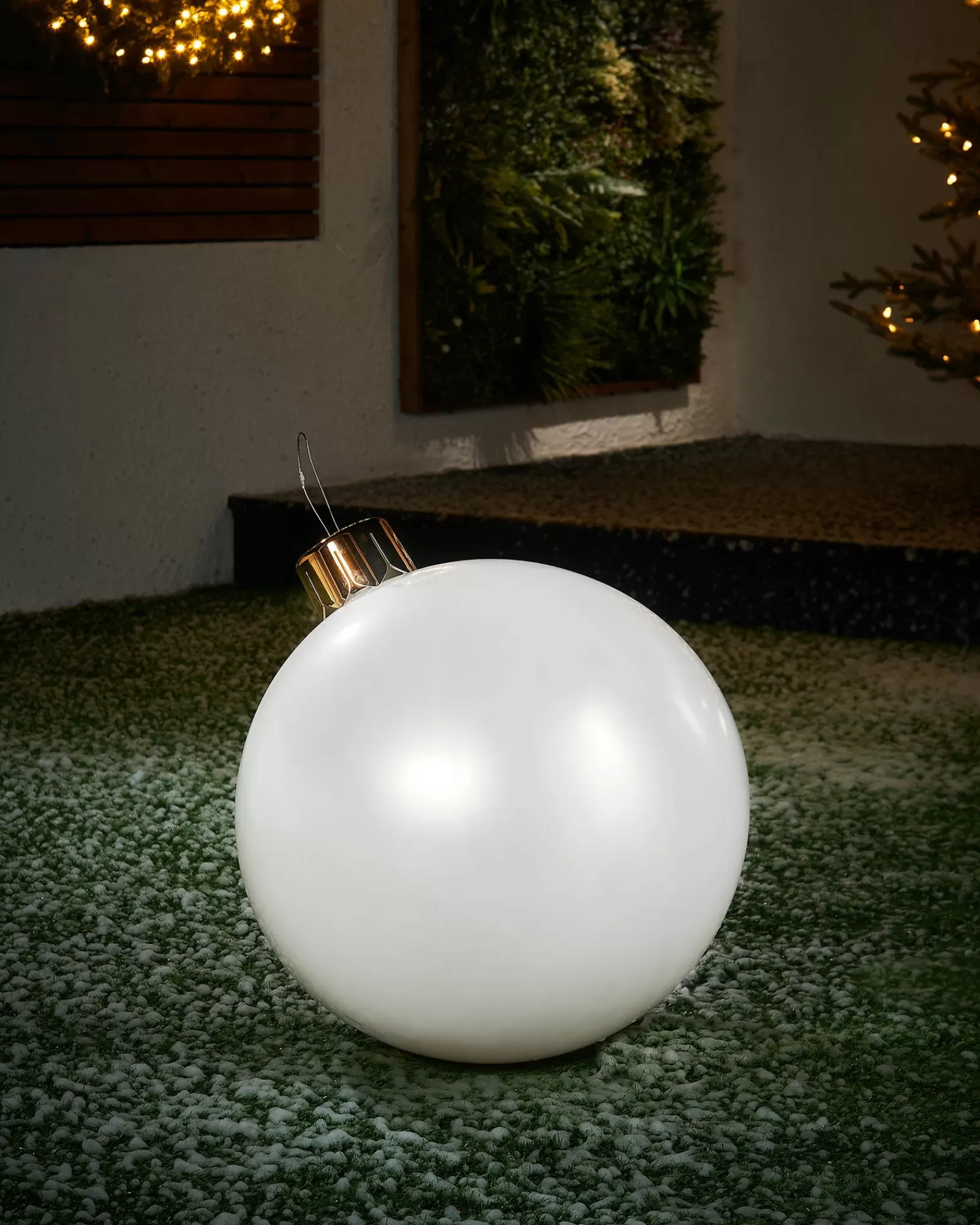 WeRChristmas Inflatables | Outdoor Inflatable Baubles^Inflatable Christmas Bauble, White , 45 Cm