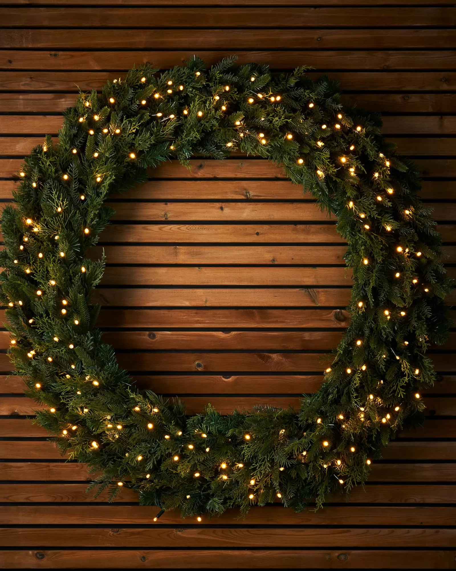 WeRChristmas Link Pro | Plain Wreaths^LINK PRO Connectable Pre-Lit Natural Fir Wreath, 1.2 M