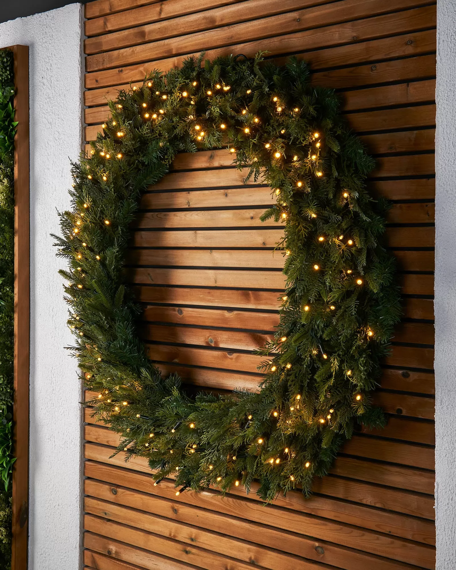 WeRChristmas Link Pro | Plain Wreaths^LINK PRO Connectable Pre-Lit Natural Fir Wreath, 1.2 M