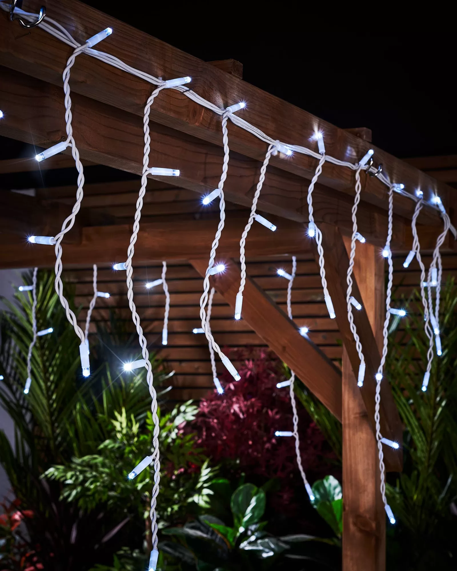 WeRChristmas Link Pro | Icicle Lights^LINK PRO Twinkling LED Icicle Lights, White