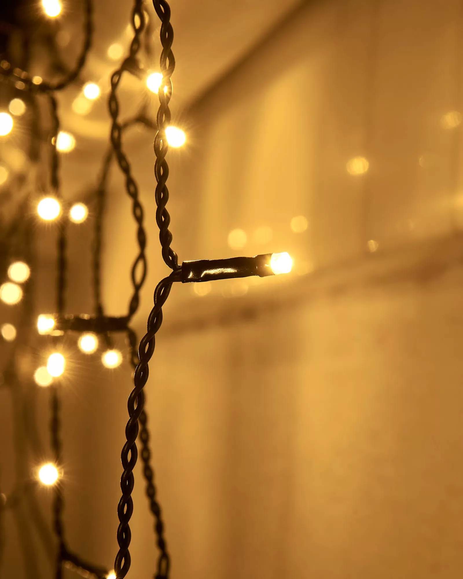 WeRChristmas Link Up | Icicle Lights^LINK UP LED Icicle Lights, Black Cable, Warm White