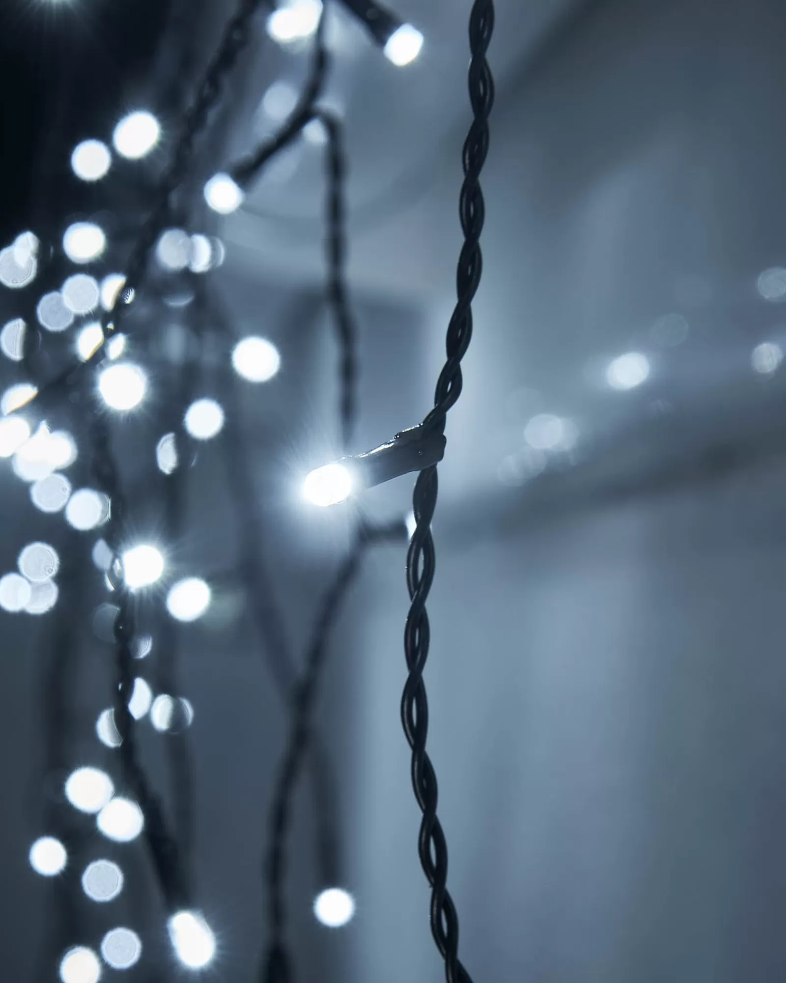 WeRChristmas Link Up | Connectable Lights^LINK UP LED Icicle Lights, Black Cable, White