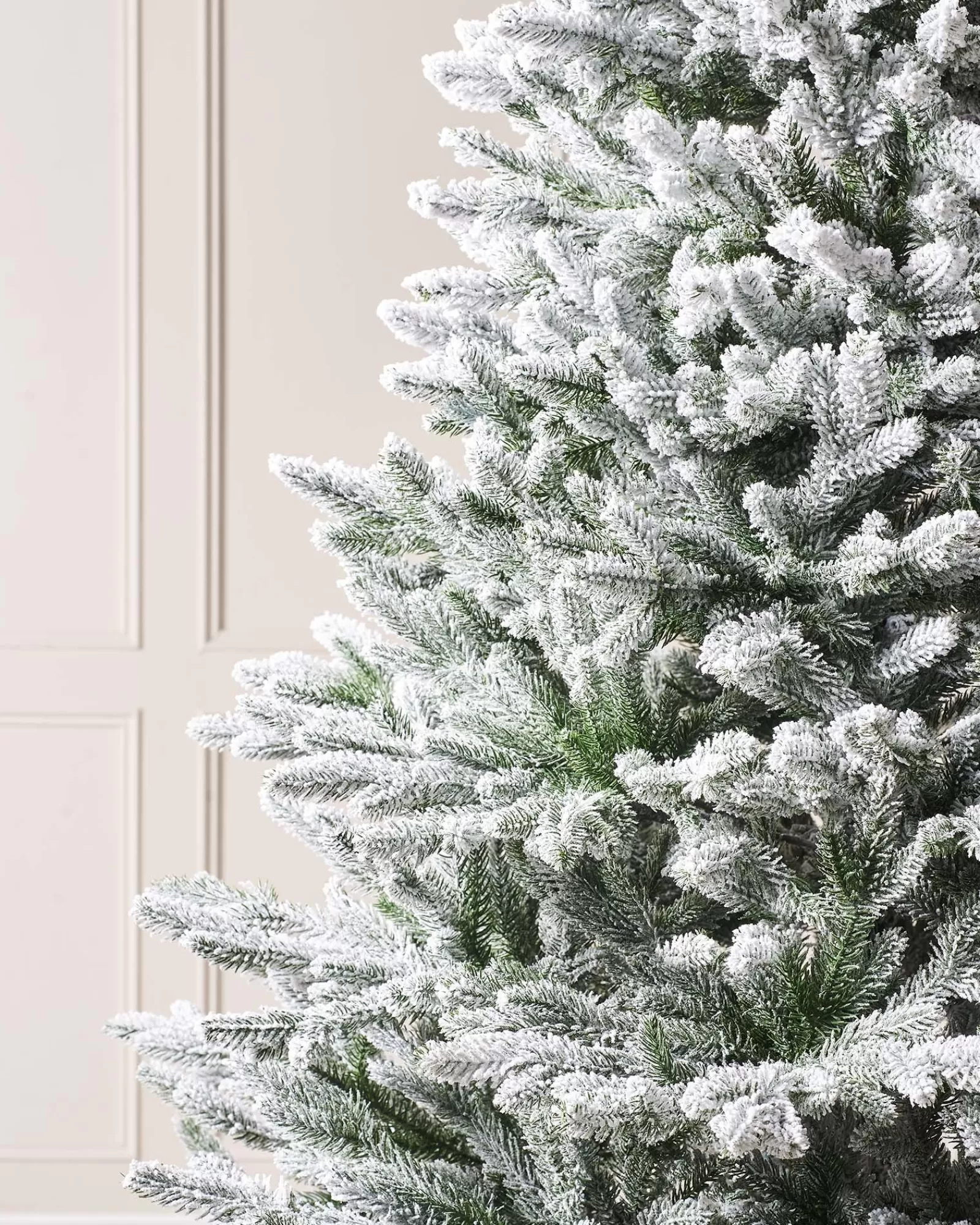 WeRChristmas Premium Christmas Trees | Snow Flocked Christmas Trees^Luxury Snow Flocked Christmas Tree, 6 Ft