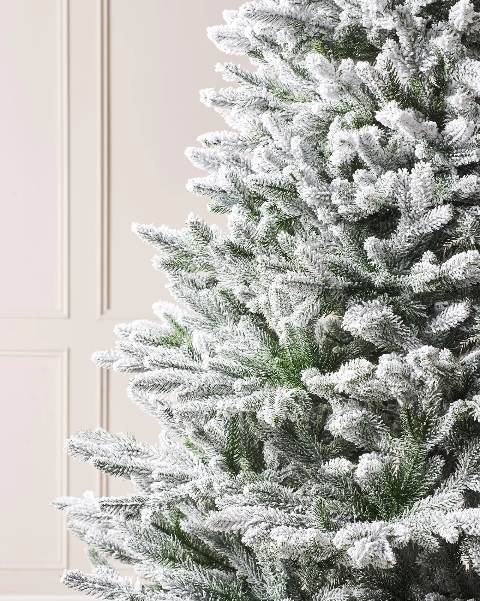 WeRChristmas Premium Christmas Trees | Snow Flocked Christmas Trees^Luxury Snow Flocked Christmas Tree, 7 Ft