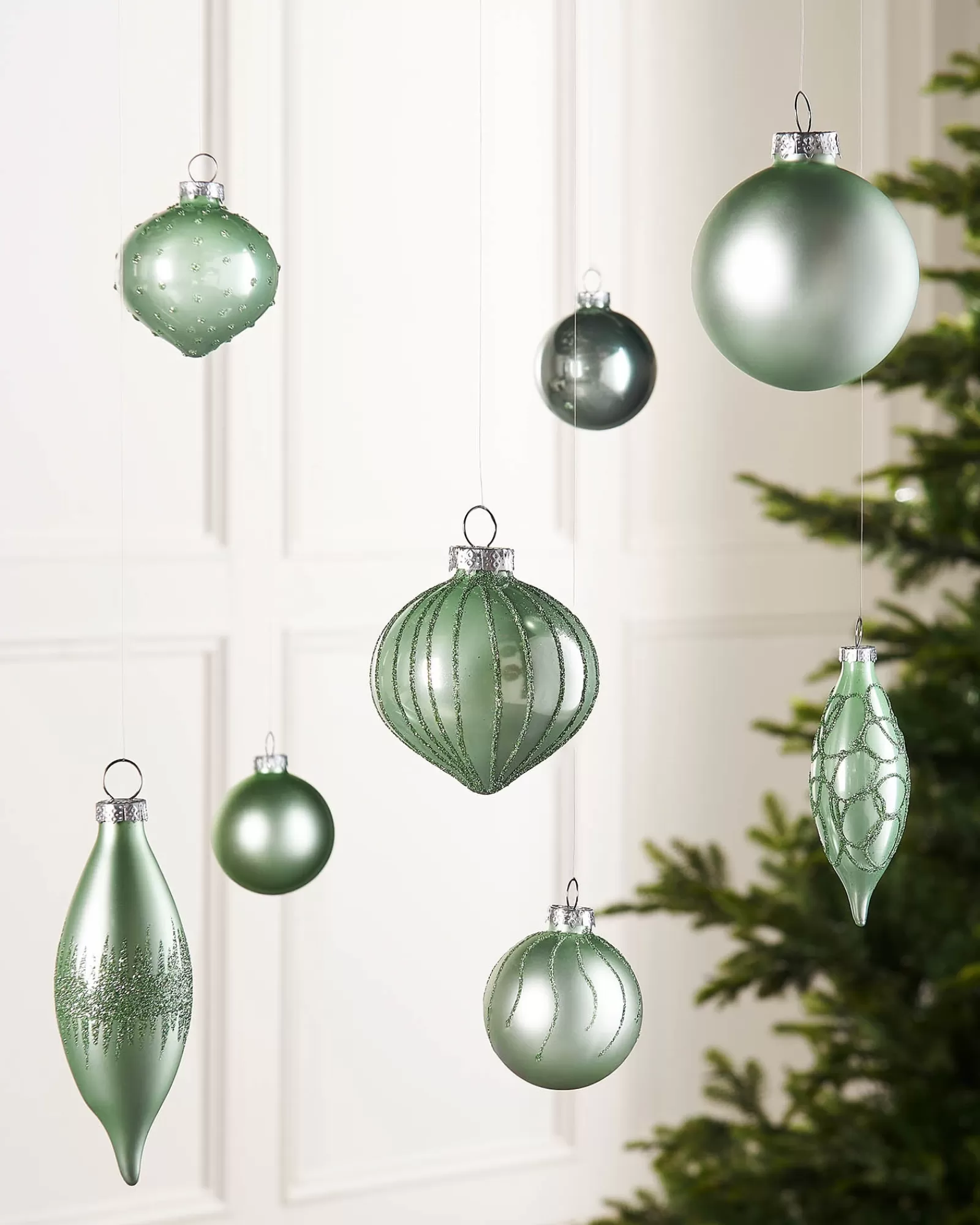 WeRChristmas Glass Baubles^Mint Green Glass Baubles, 20 Pack