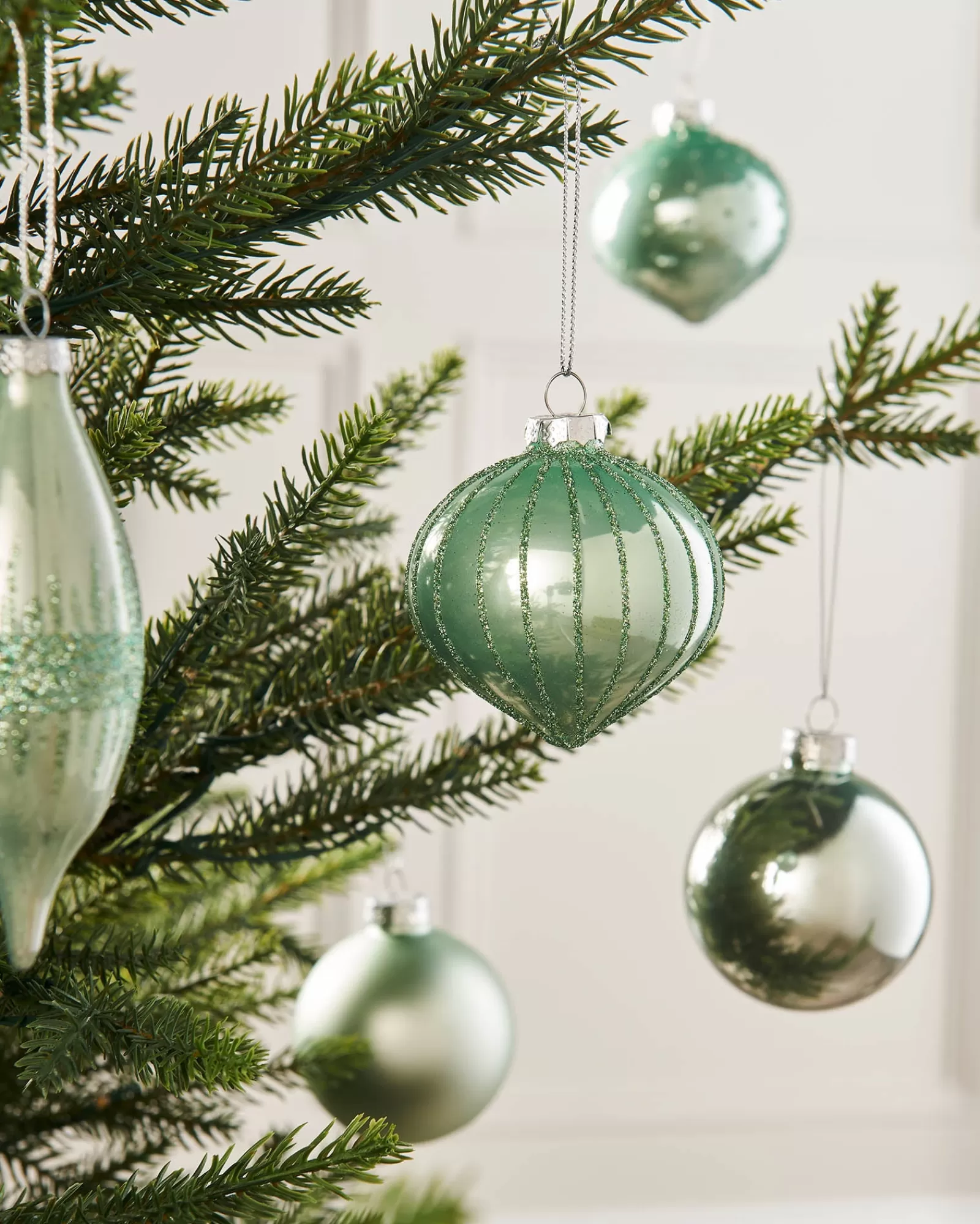 WeRChristmas Glass Baubles^Mint Green Glass Baubles, 20 Pack