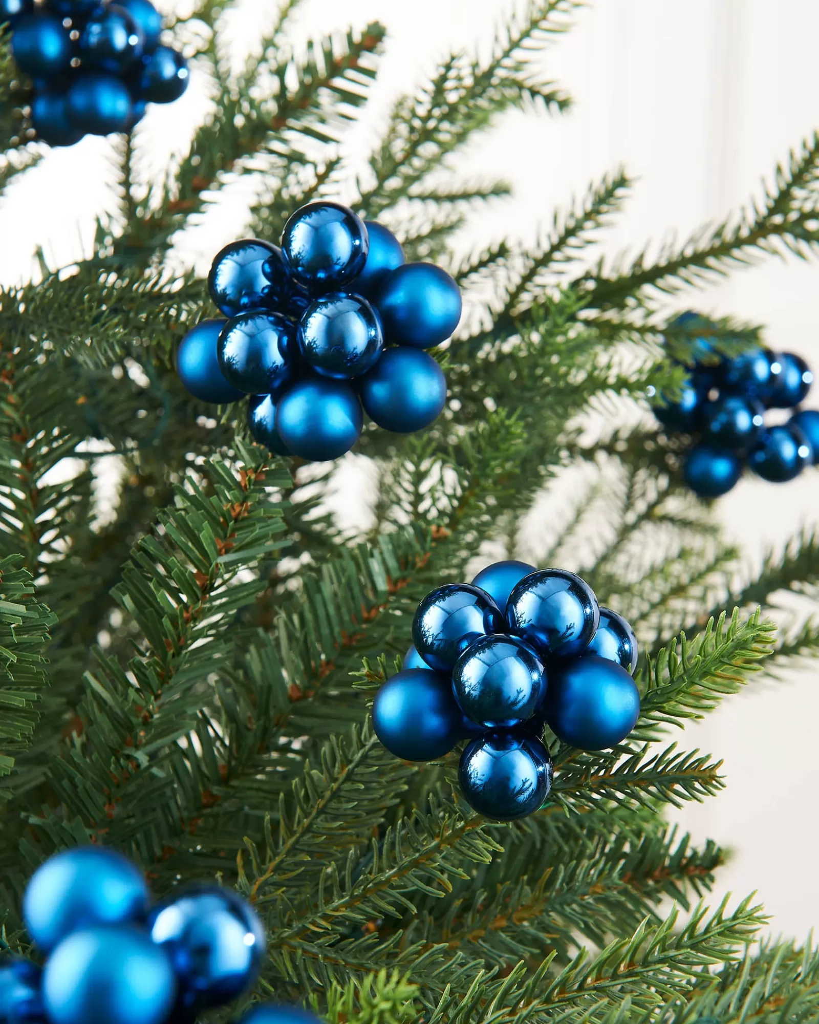 WeRChristmas Glass Baubles^Navy Blue Glass Berry Cluster Baubles, 10 Pack