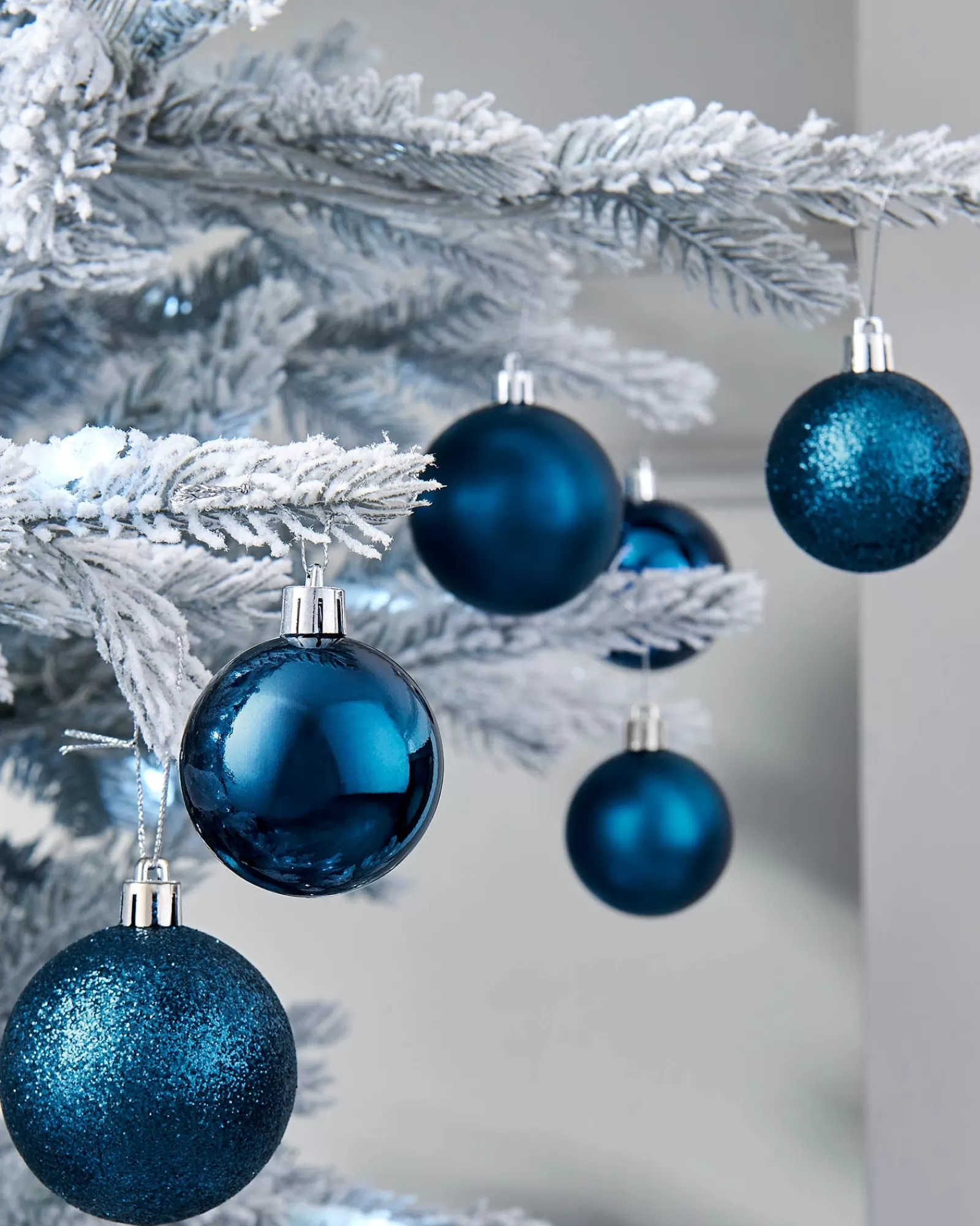 WeRChristmas Shatterproof Baubles^Navy Blue Shatterproof Bauble, 50 Pack