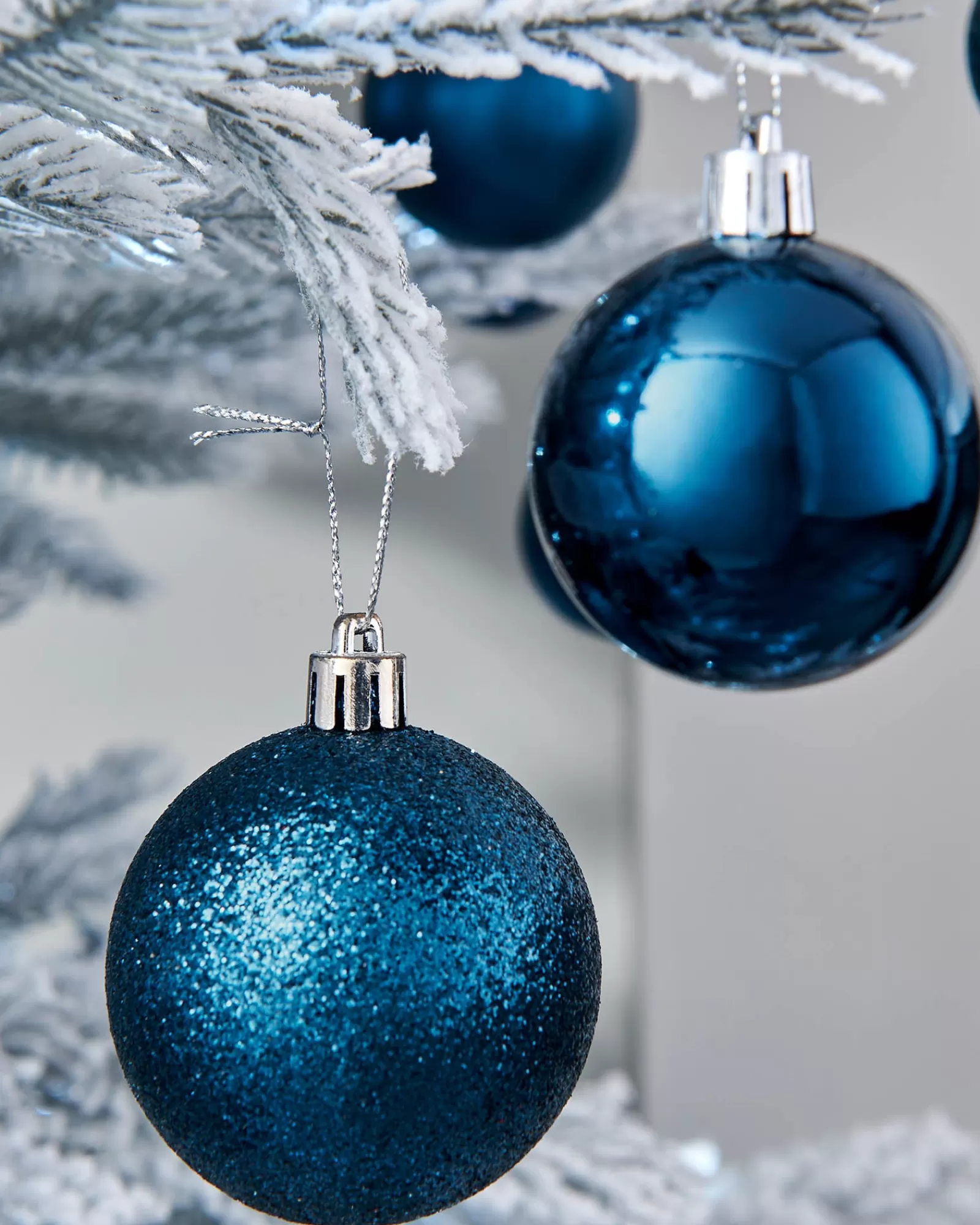 WeRChristmas Shatterproof Baubles^Navy Blue Shatterproof Bauble, 50 Pack