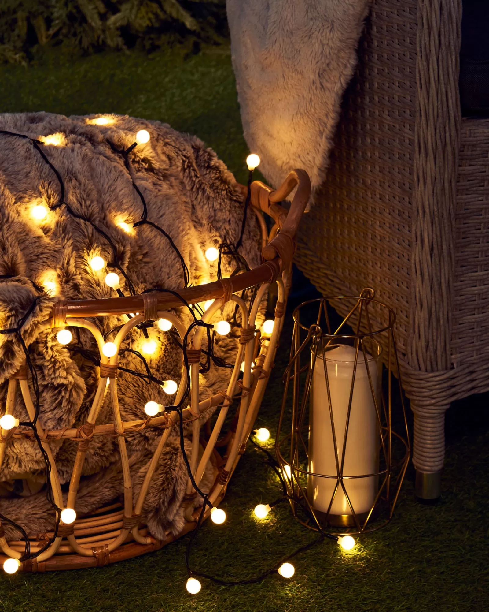 WeRChristmas Fairy Lights | Tree Lights^Outdoor Multi-Function 100 Berry LED Light String, Warm White