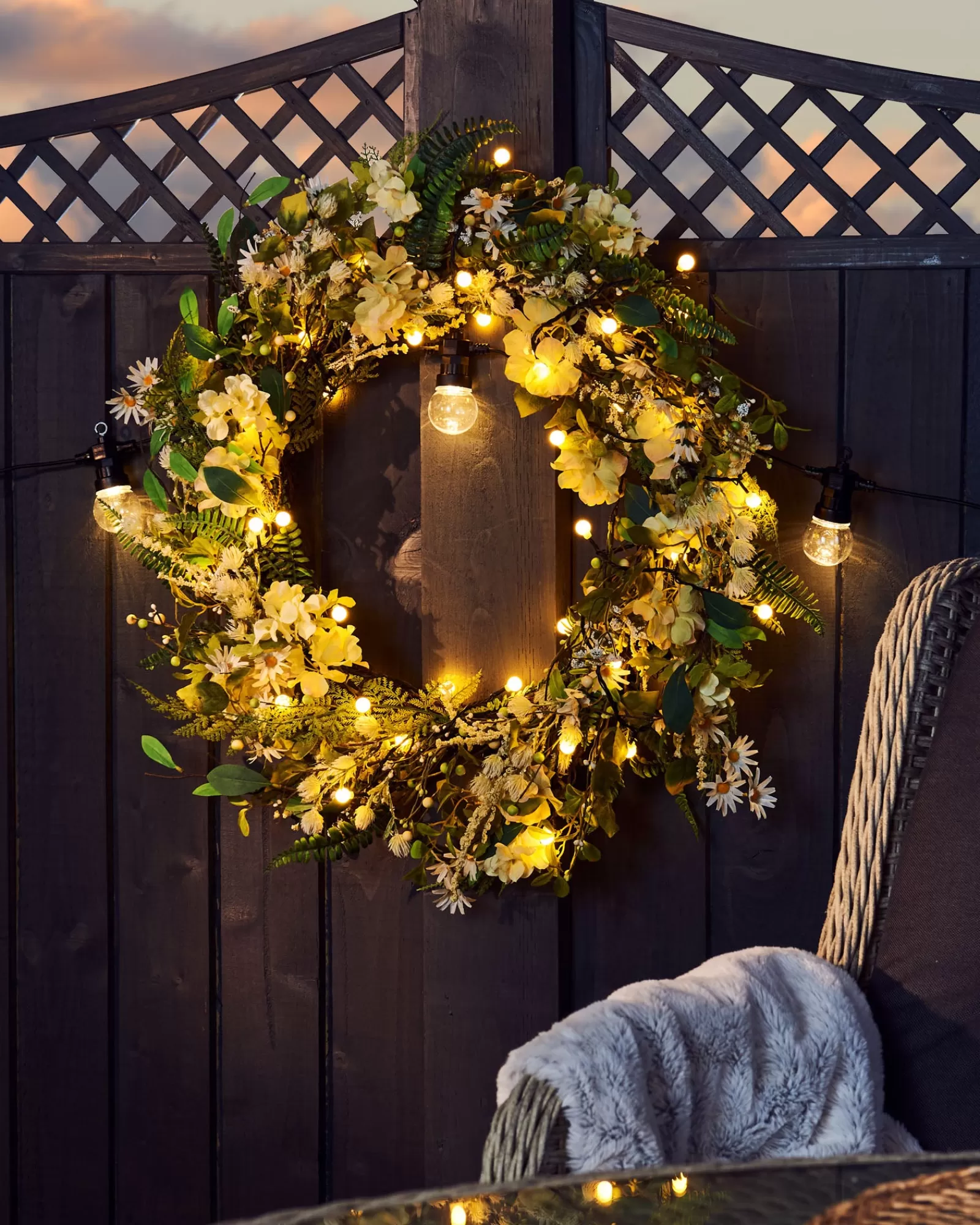 WeRChristmas Fairy Lights | Tree Lights^Outdoor Multi-Function 100 Berry LED Light String, Warm White