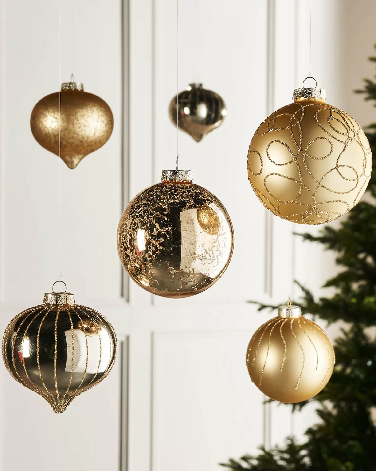 WeRChristmas Glass Baubles^Pale Gold Glass Baubles, 6 Pack, 10 Cm