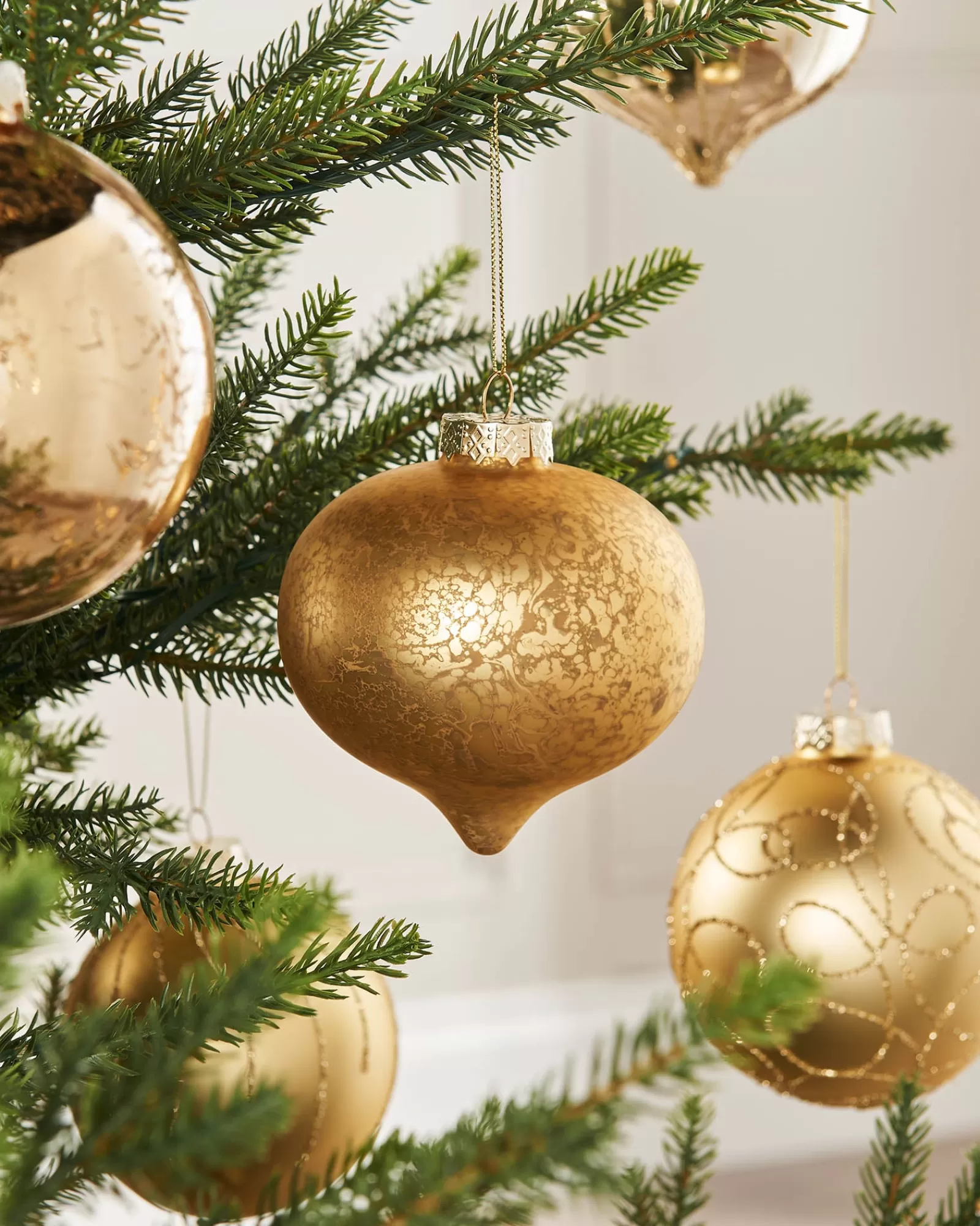 WeRChristmas Glass Baubles^Pale Gold Glass Baubles, 6 Pack, 10 Cm