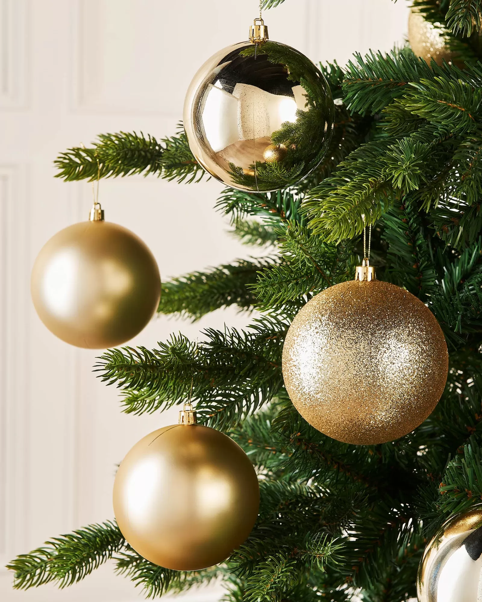 WeRChristmas Oversized Baubles | Shatterproof Baubles^Pale Gold Shatterproof Baubles, 9 Pack, 10 Cm