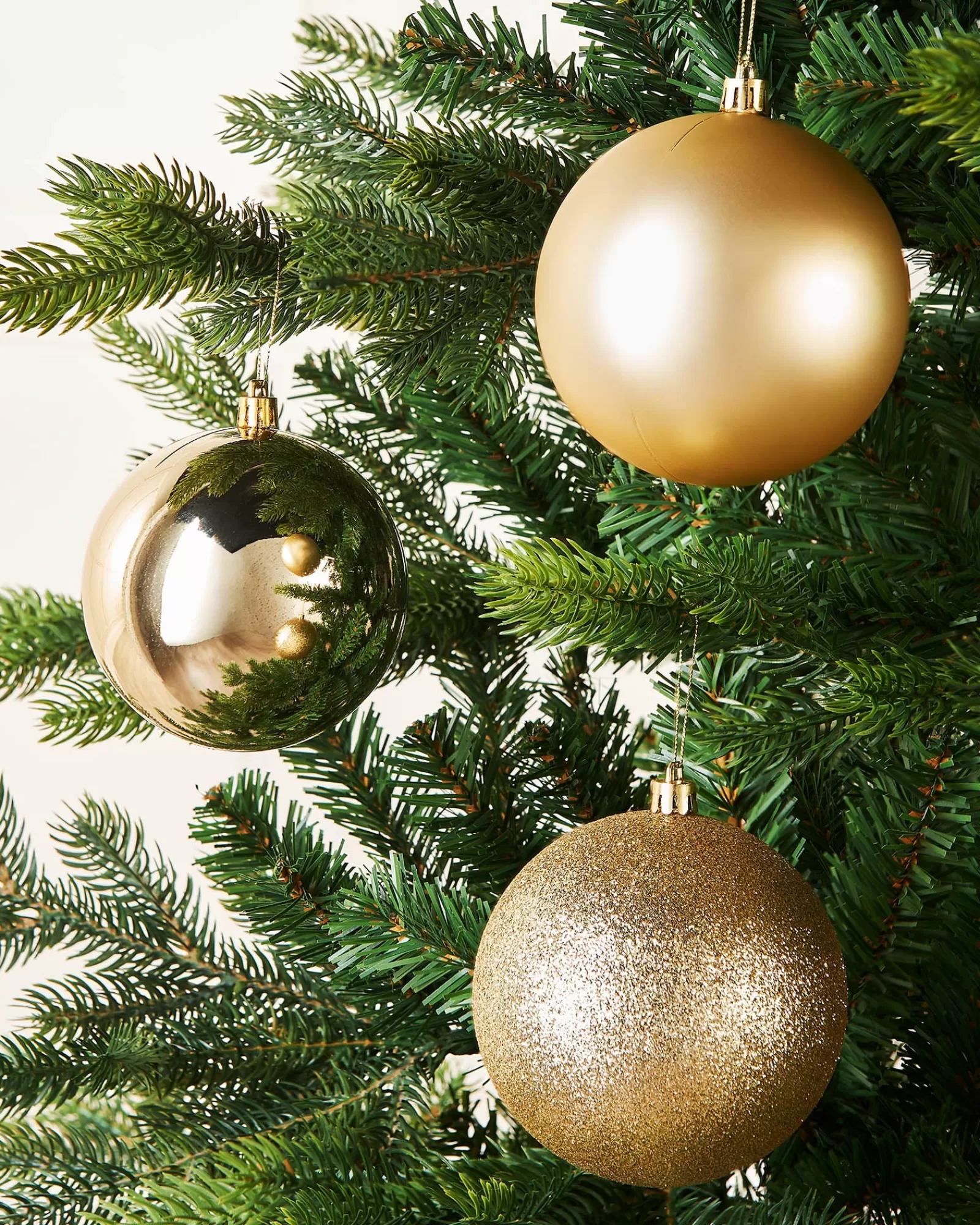 WeRChristmas Oversized Baubles | Shatterproof Baubles^Pale Gold Shatterproof Baubles, 9 Pack, 10 Cm