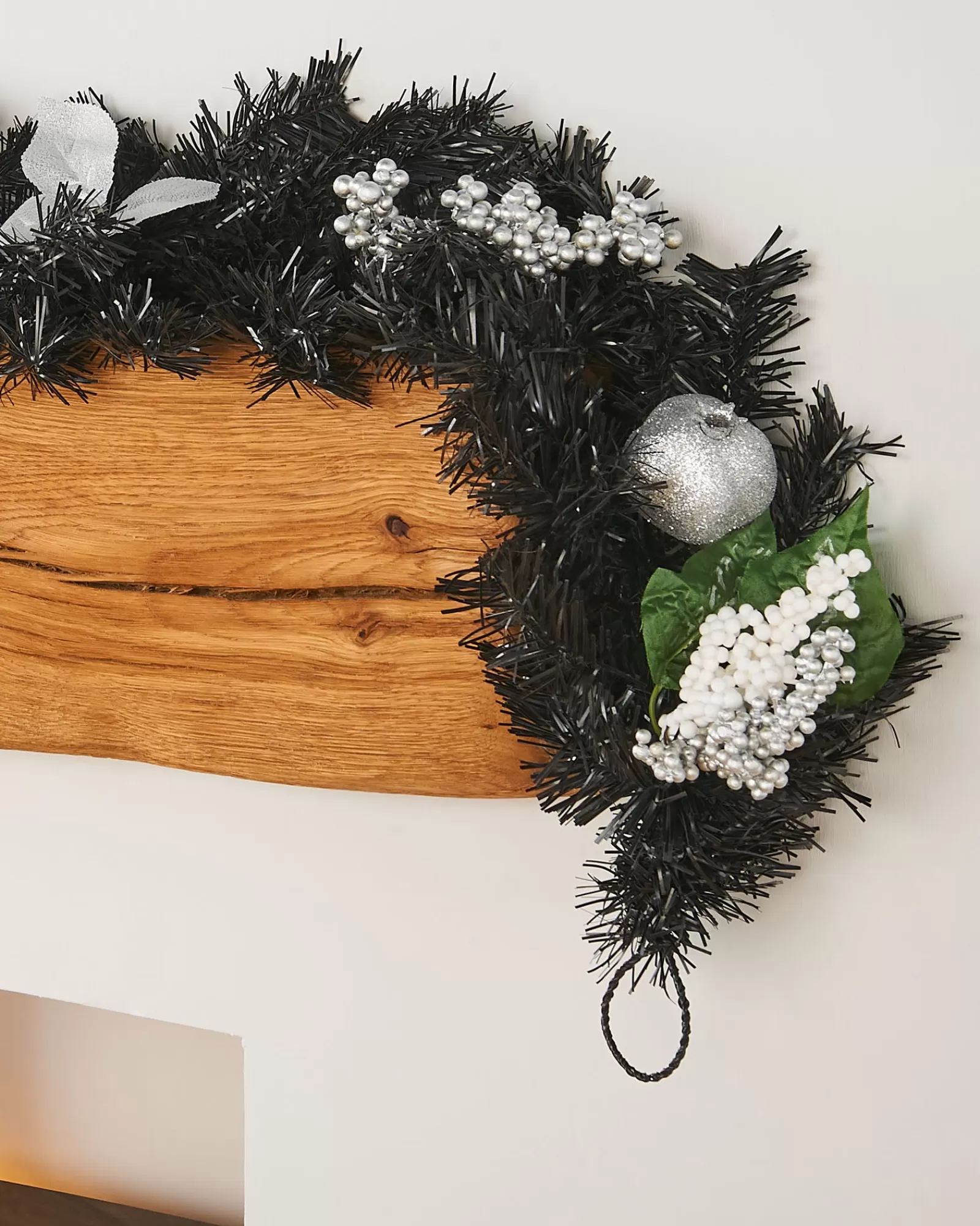 WeRChristmas Decorated Garlands^Pre-Decorated Garland, Black/Silver, 6 Ft