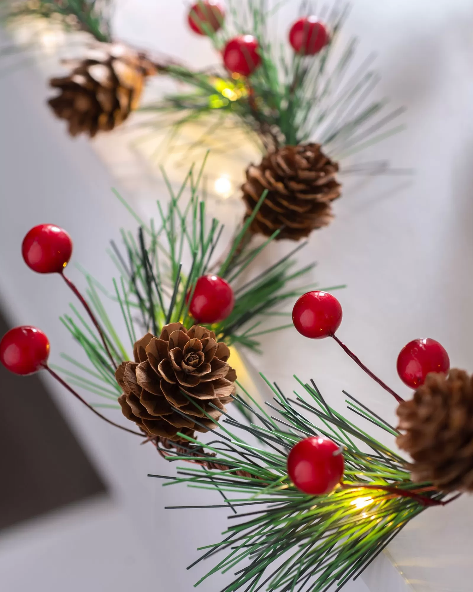 WeRChristmas Fairy Lights | Decorated Garlands^Pre-Lit 20 LED Pinecones & Berries Light String Garland, 6 Ft