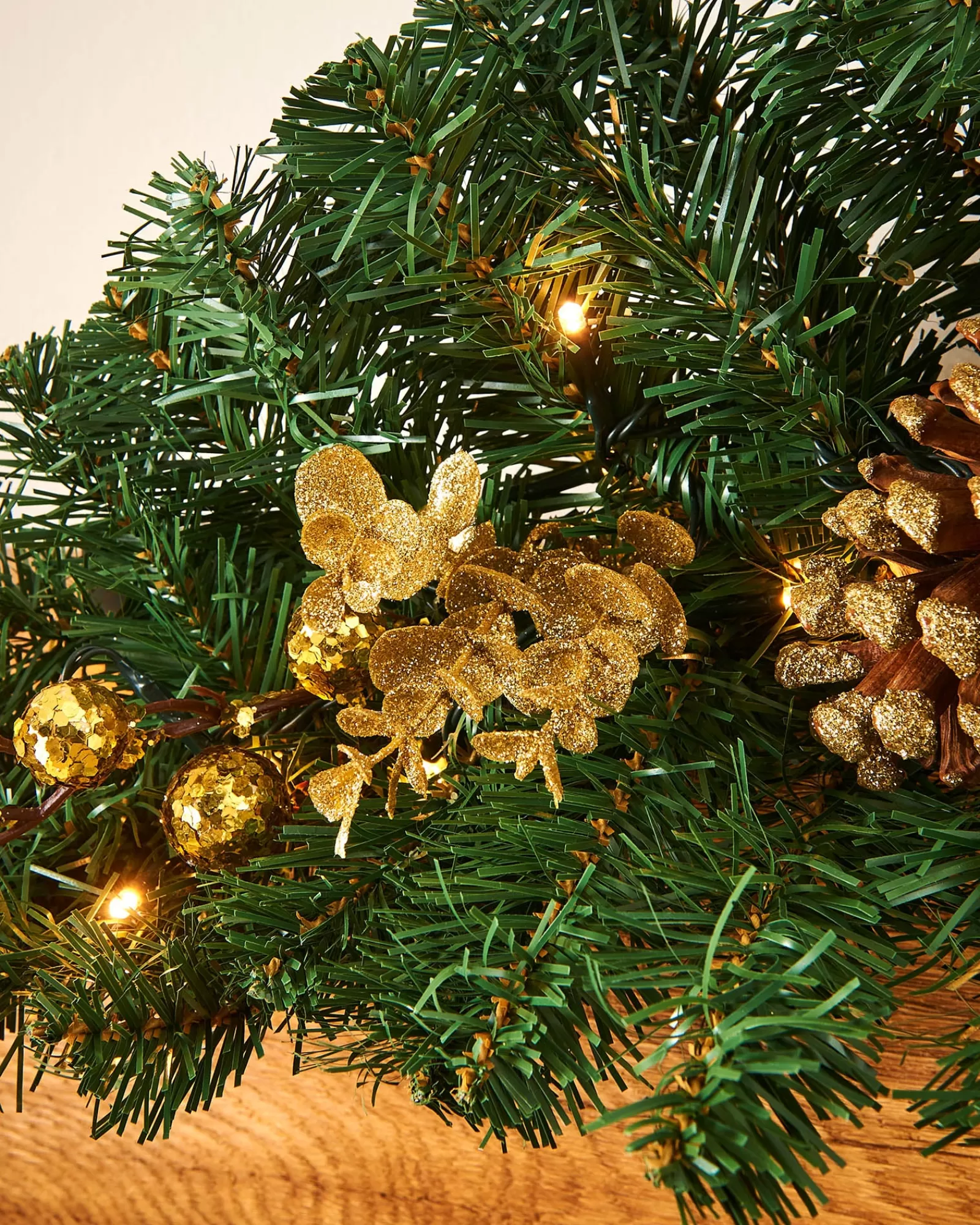 WeRChristmas Decorated Garlands | Pre Lit Garlands^Pre-Lit Decorated Arch Garland, Cream/Gold, 3 Ft