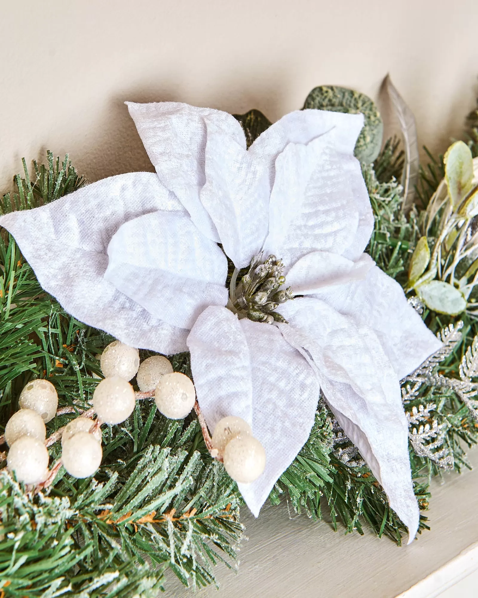 WeRChristmas Decorated Garlands | Pre Lit Garlands^Pre-Lit Decorated Frosted Garland, White/Silver, 9 Ft