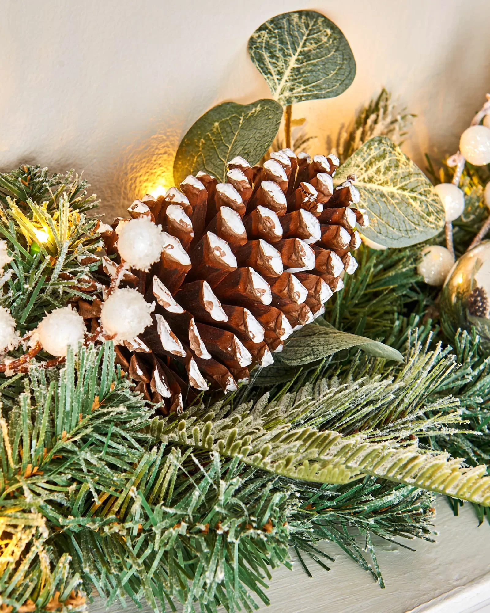 WeRChristmas Decorated Garlands | Pre Lit Garlands^Pre-Lit Decorated Frosted Garland, White/Silver, 9 Ft