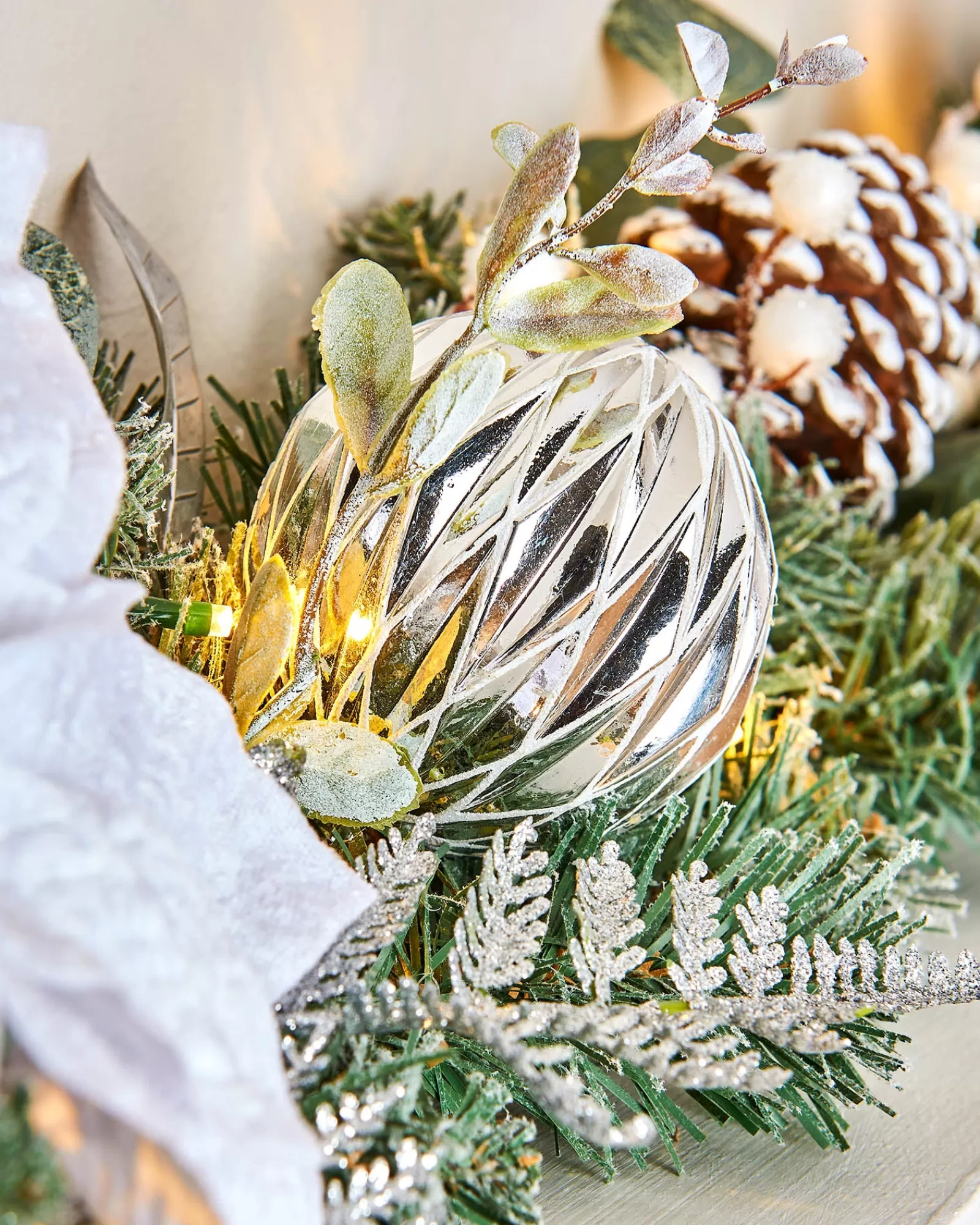 WeRChristmas Decorated Garlands | Pre Lit Garlands^Pre-Lit Decorated Frosted Garland, White/Silver, 9 Ft
