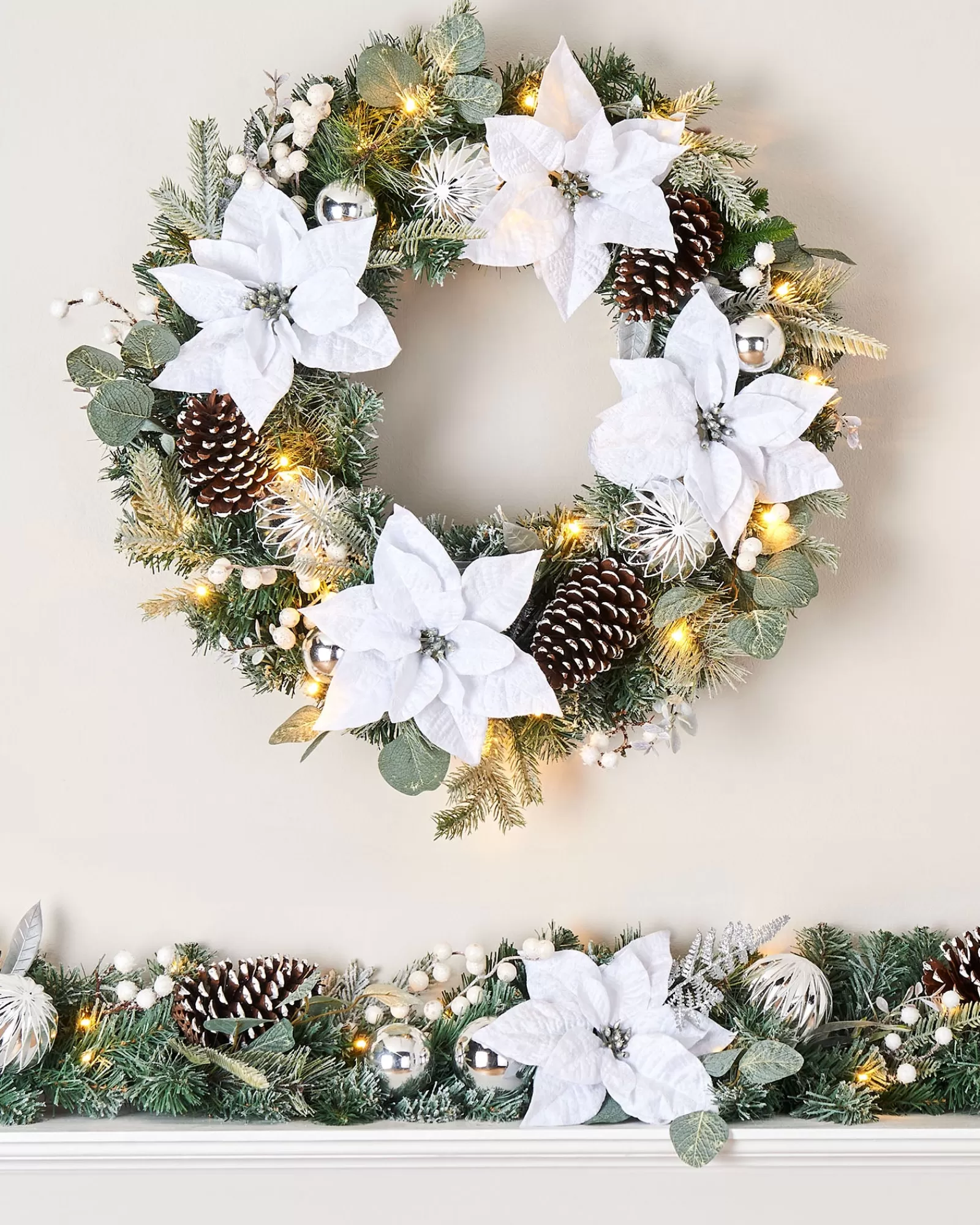 WeRChristmas Decorated Wreaths | Pre Lit Wreaths^Pre-Lit Decorated Frosted Wreath, White/Silver, 60 Cm